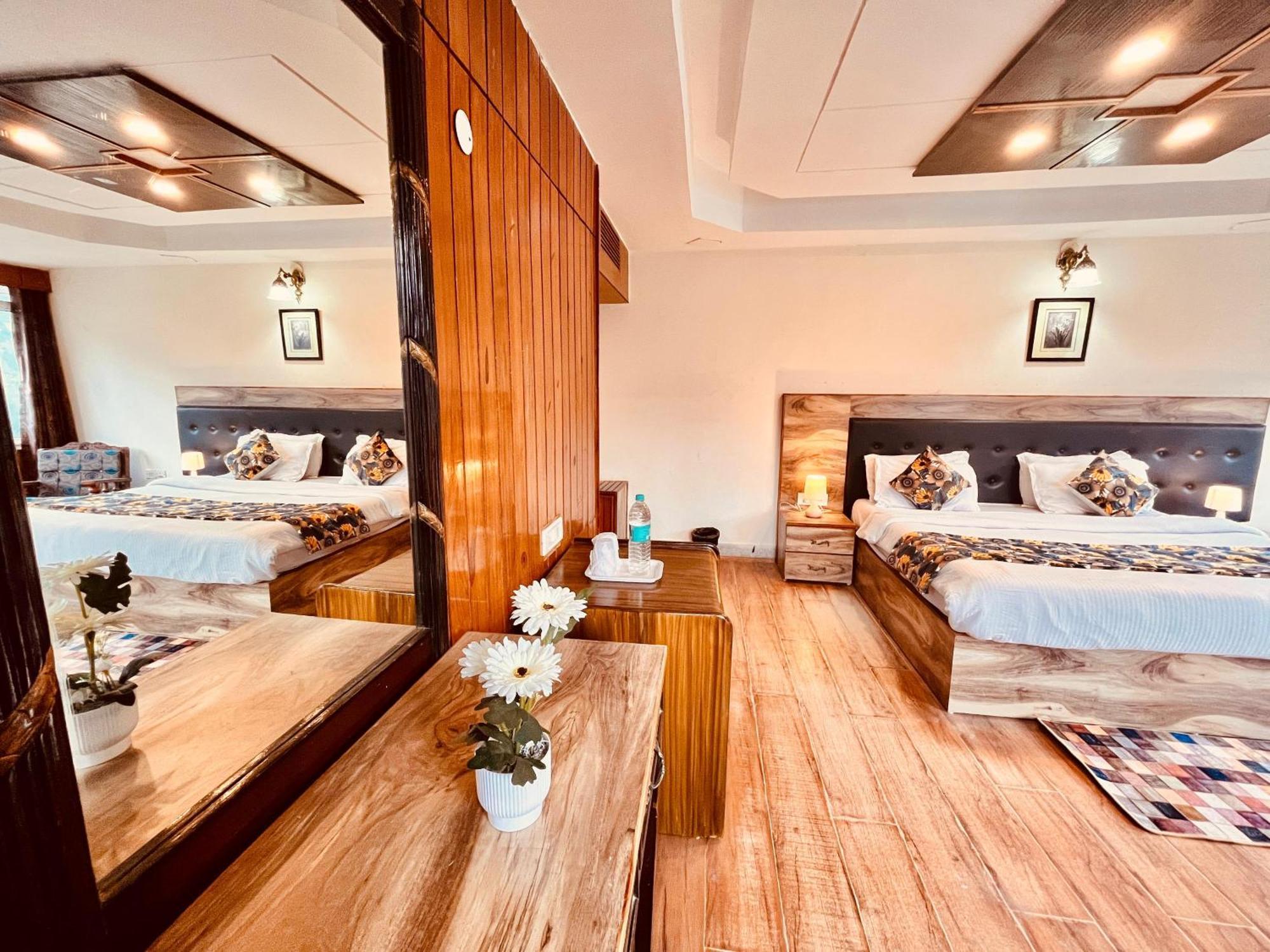The Town House - Lavish & Luxury Near Mall Road Hotel 4*