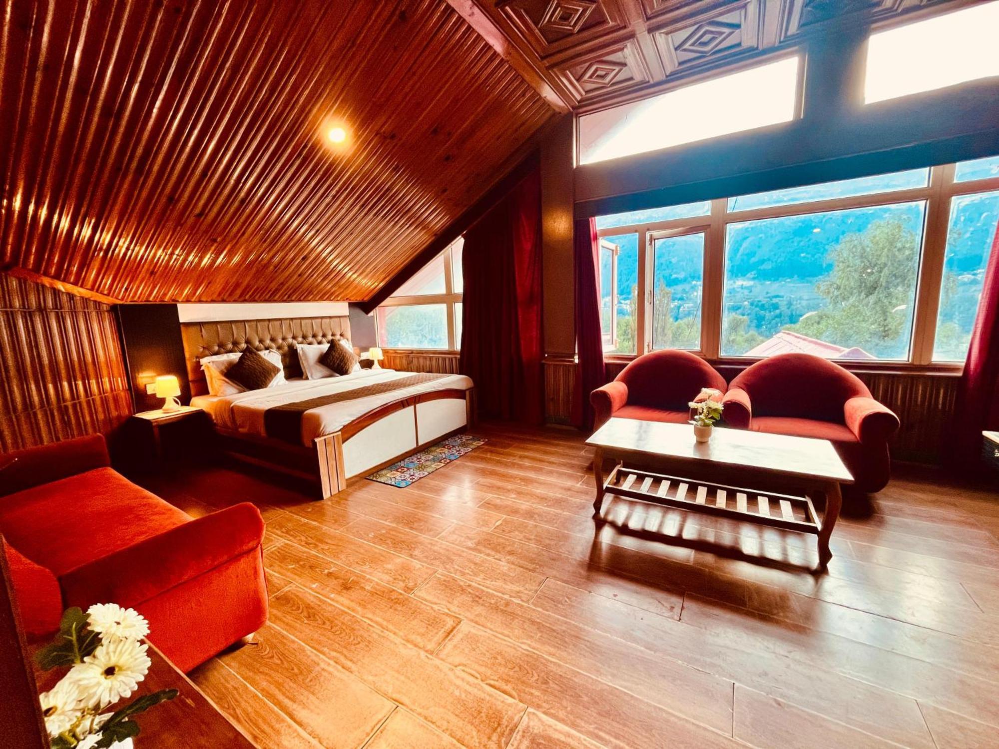 The Town House - Lavish & Luxury Near Mall Road Manali (Himachal Pradesh)