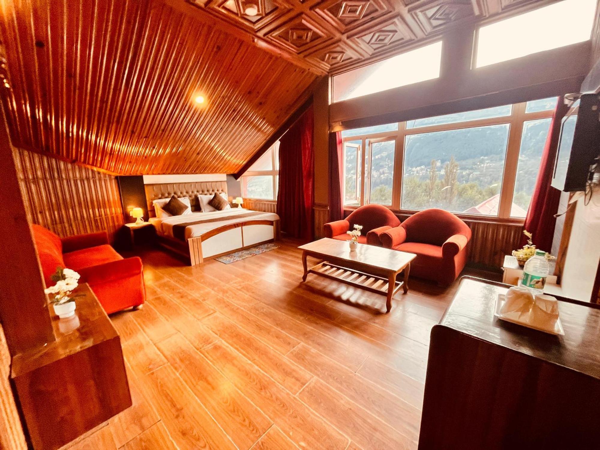 The Town House - Lavish & Luxury Near Mall Road Hotel