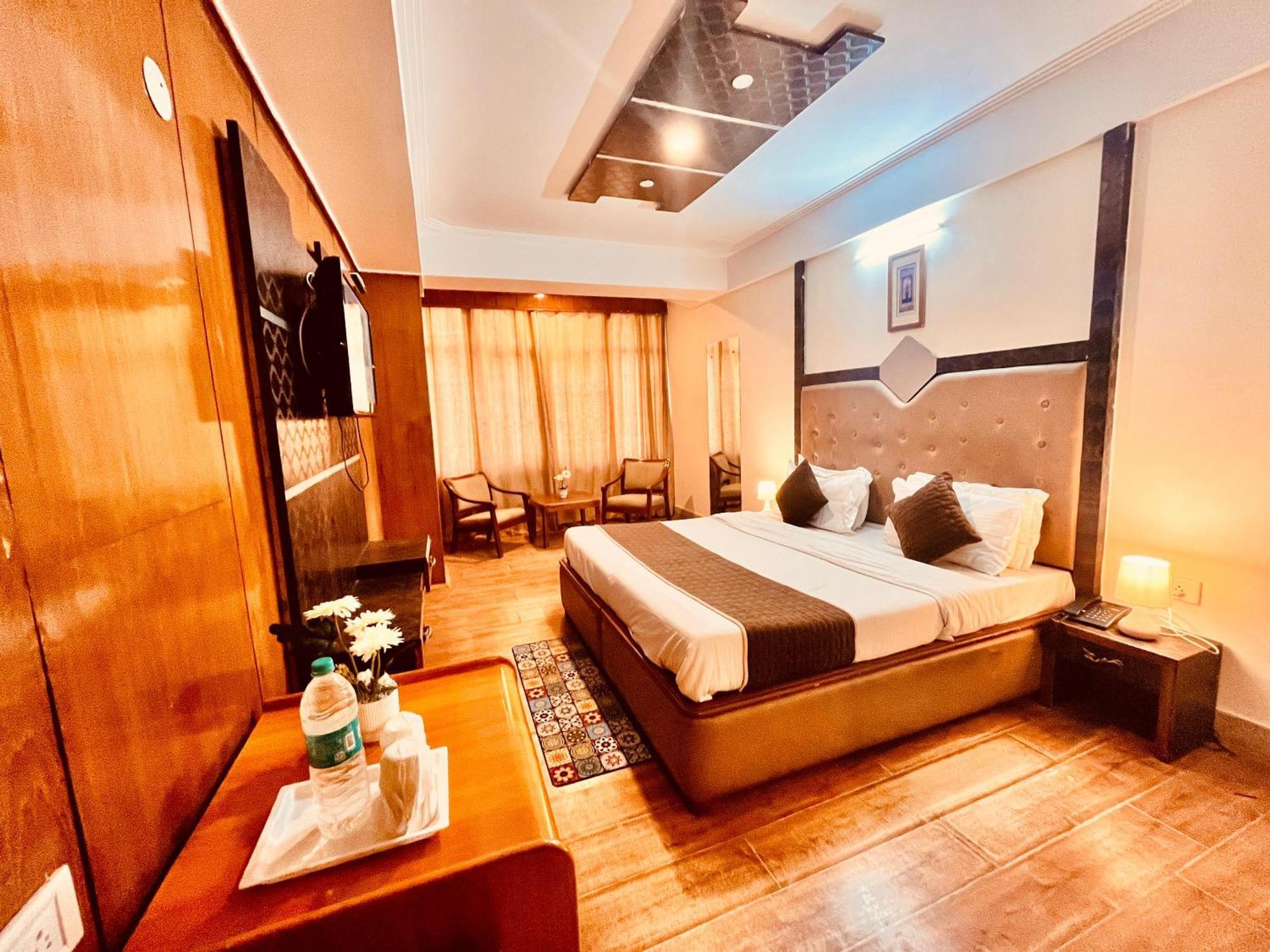 Hotel The Town House - Lavish & Luxury Near Mall Road Manali (Himachal Pradesh)