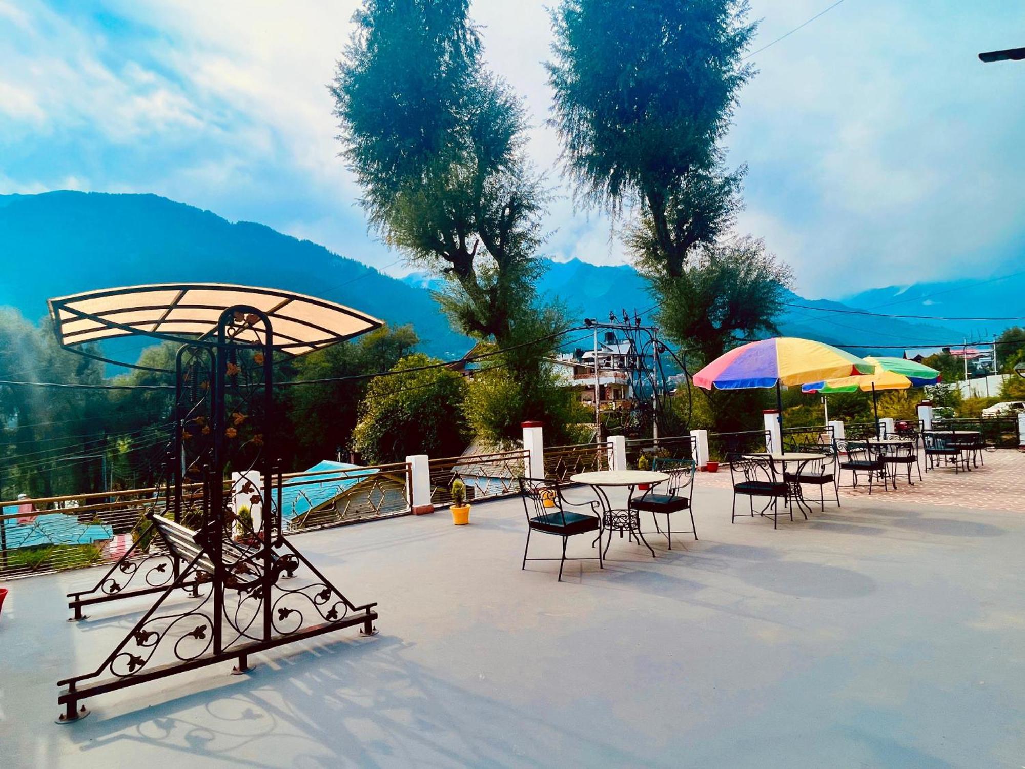 The Town House - Lavish & Luxury Near Mall Road Hotel 4*