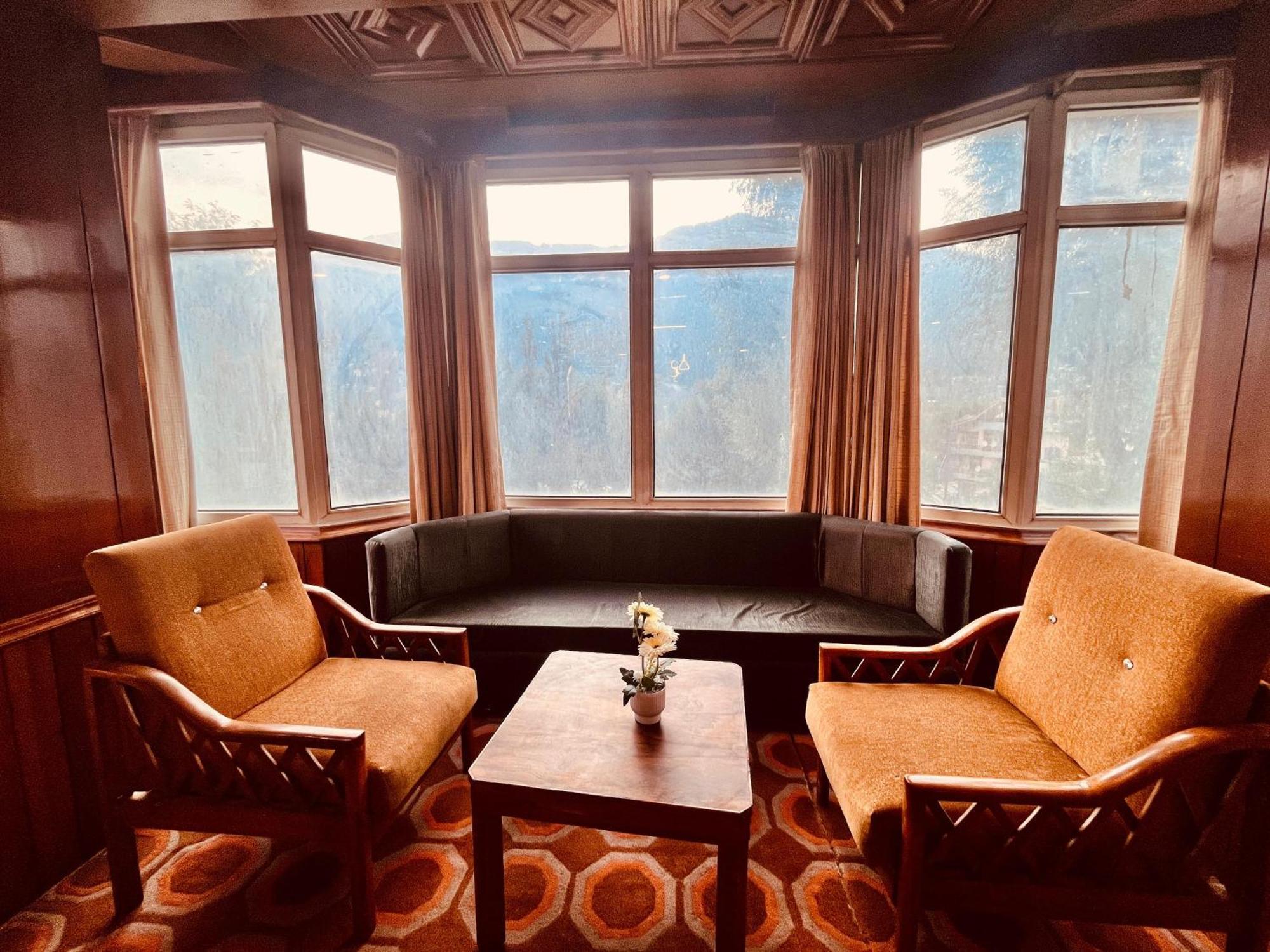 The Town House - Lavish & Luxury Near Mall Road Hotel 4*