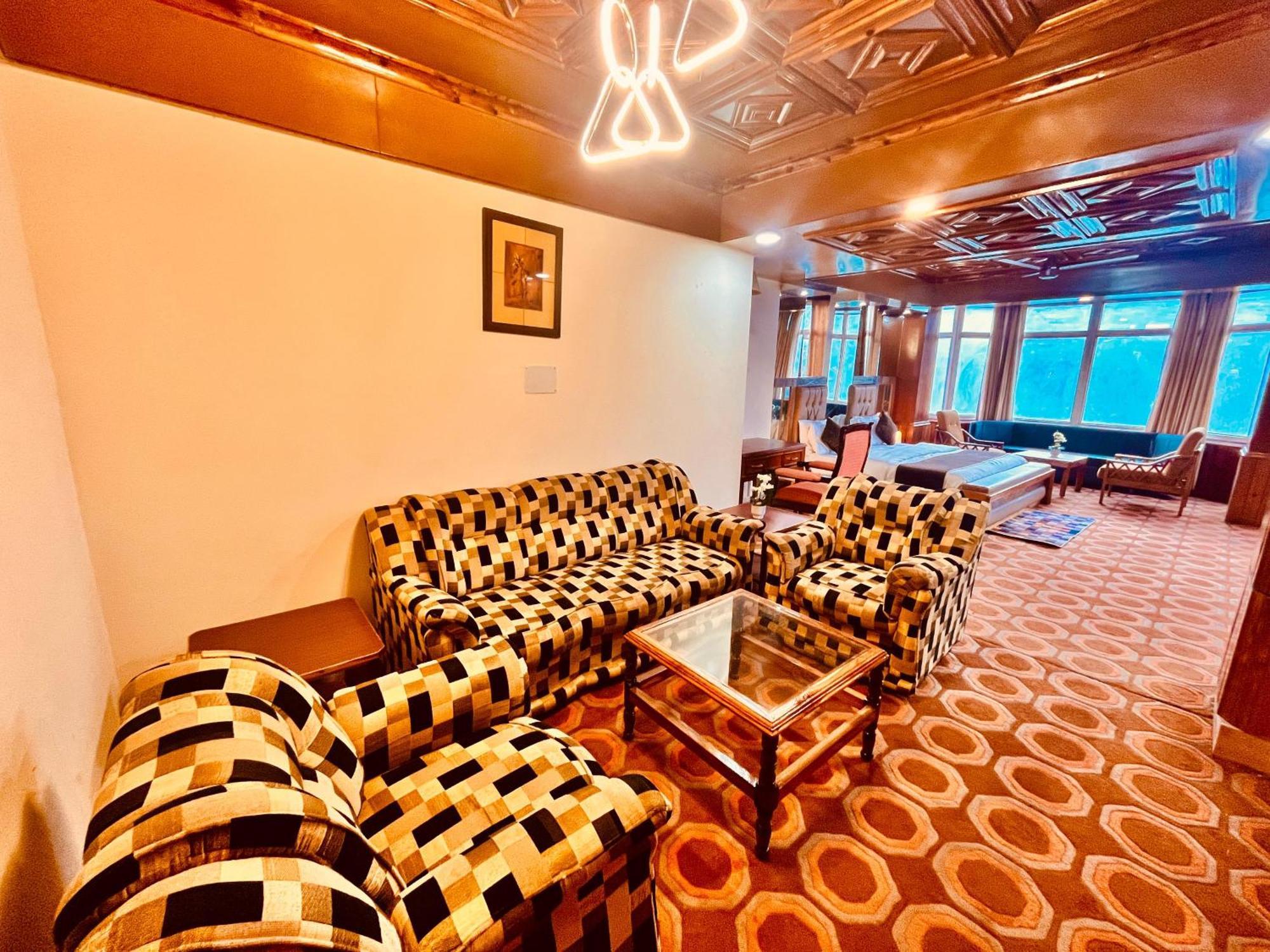 Hotel The Town House - Lavish & Luxury Near Mall Road Manali (Himachal Pradesh)