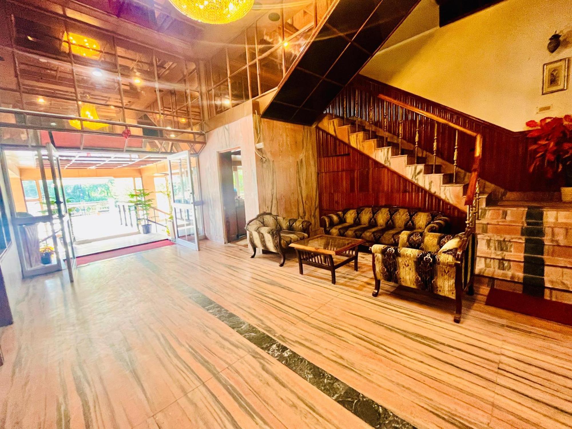 The Town House - Lavish & Luxury Near Mall Road 4*