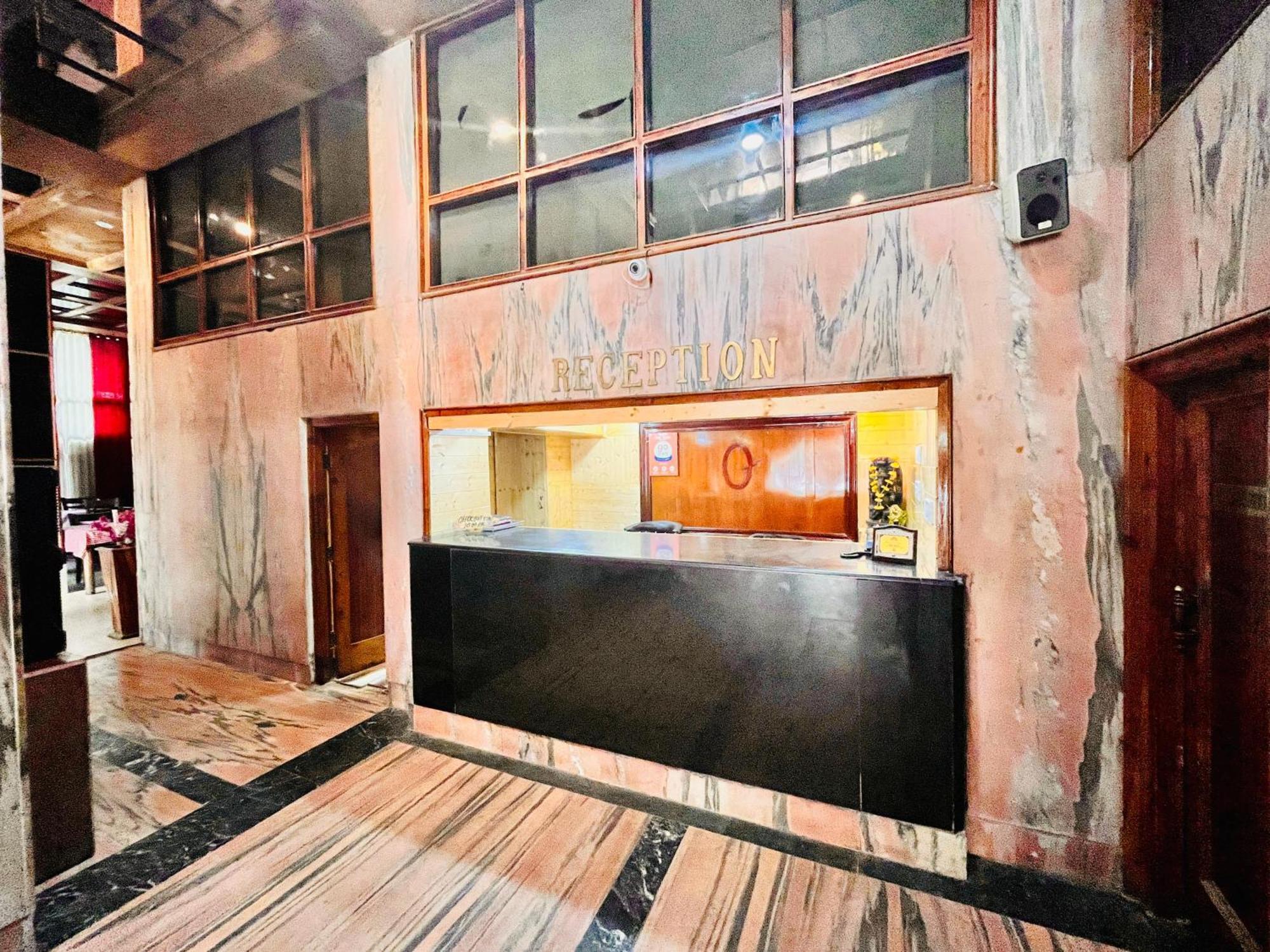 The Town House - Lavish & Luxury Near Mall Road