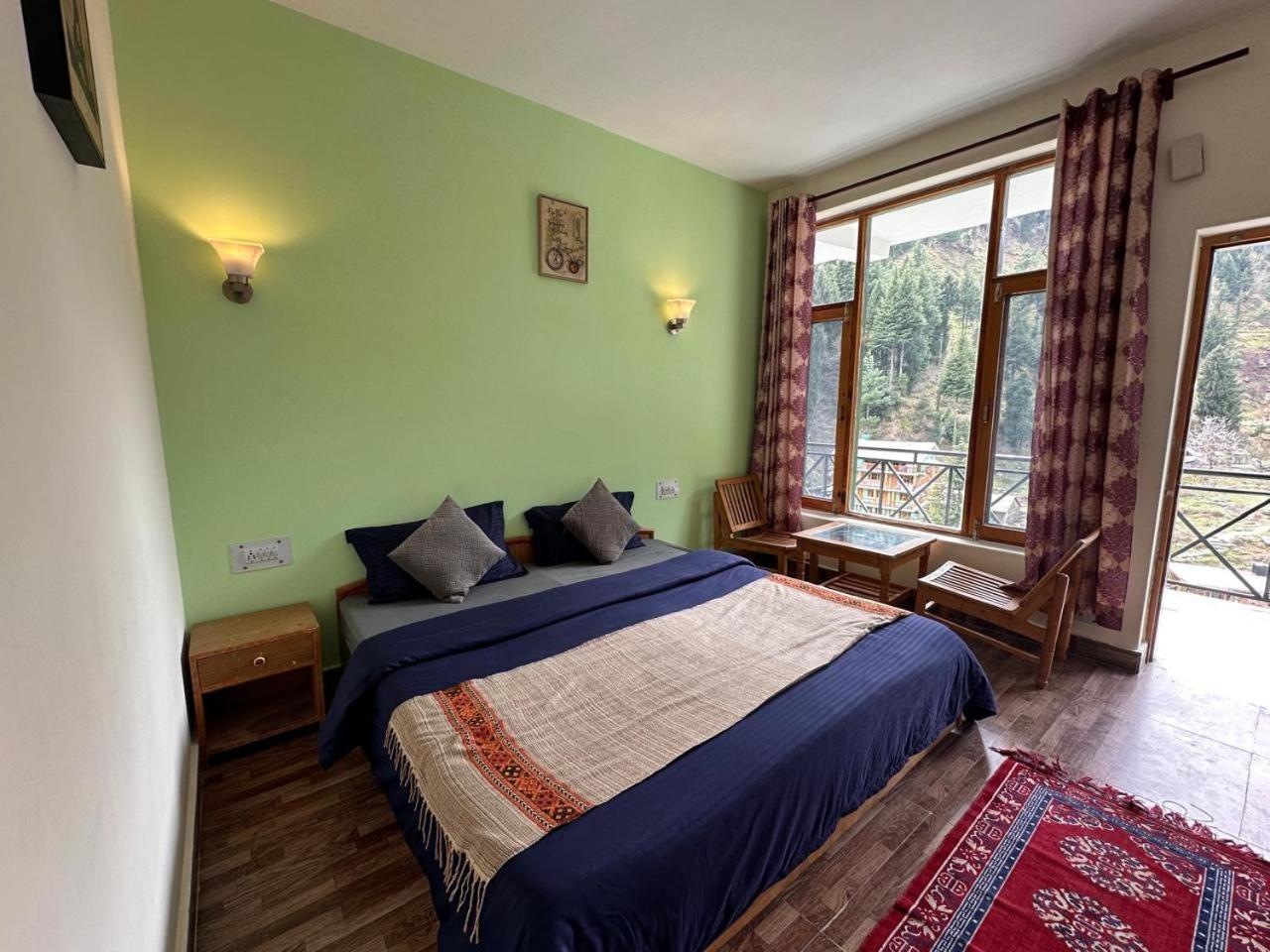 Brostel Hostel *