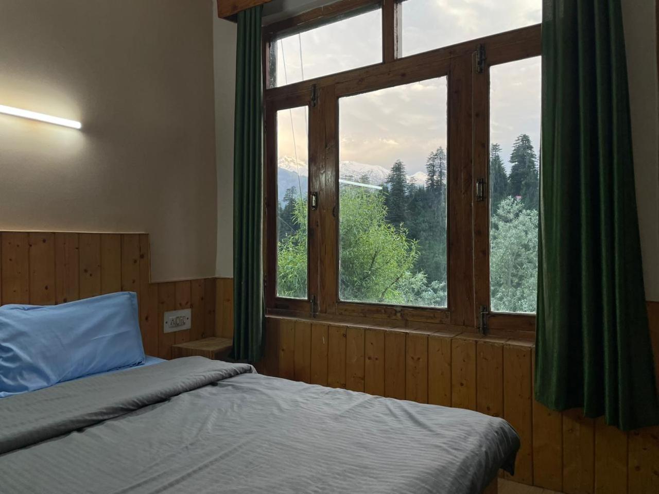 Brostel Hostel Manali (Himachal Pradesh)