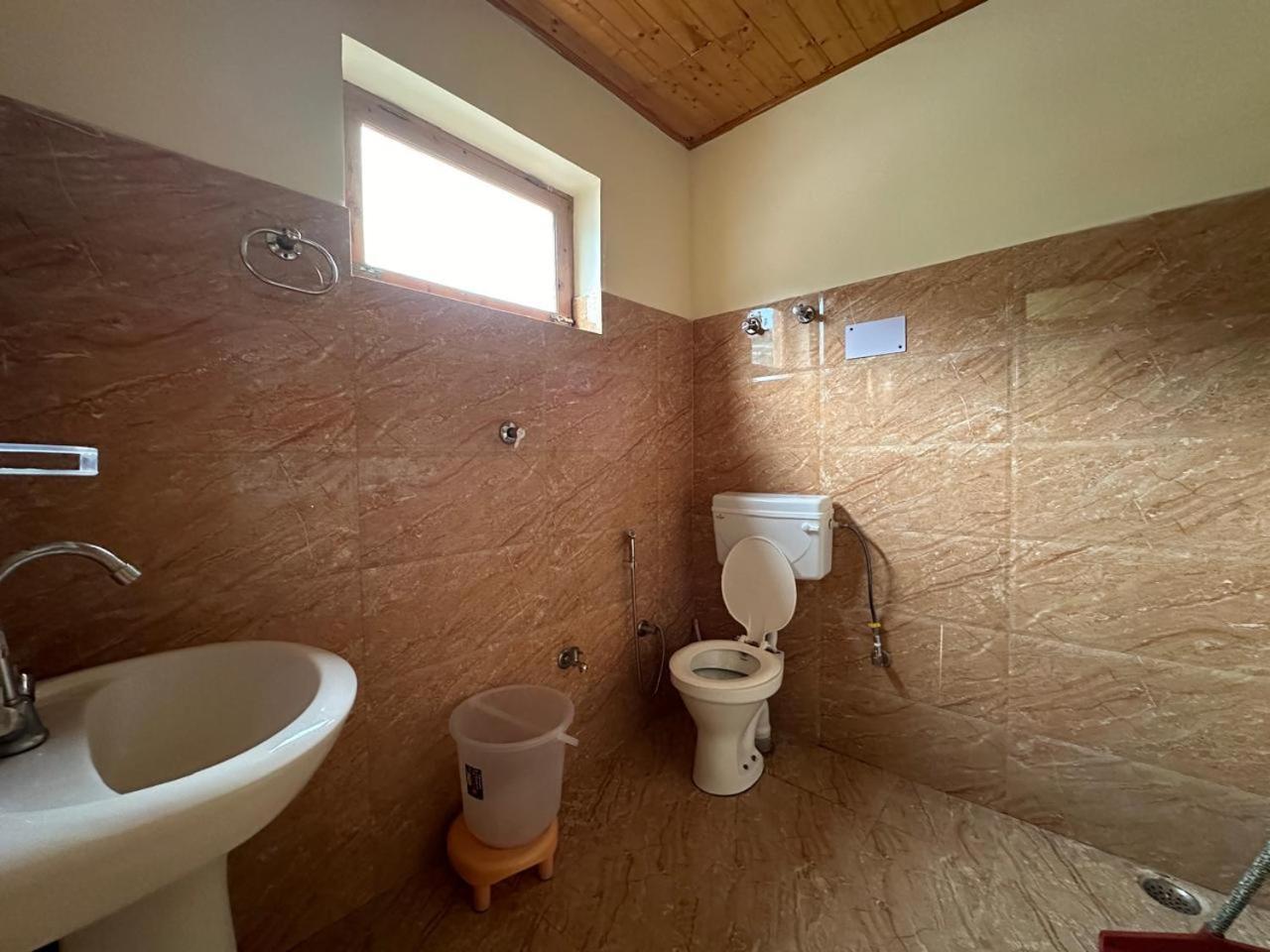Brostel Hostel Manali (Himachal Pradesh)