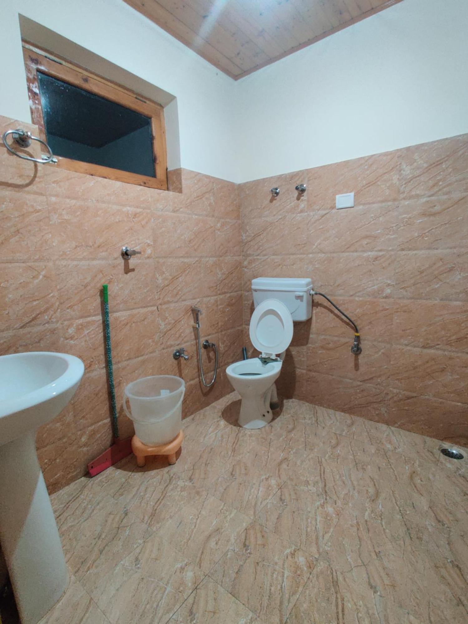 Brostel Hostel Manali (Himachal Pradesh)