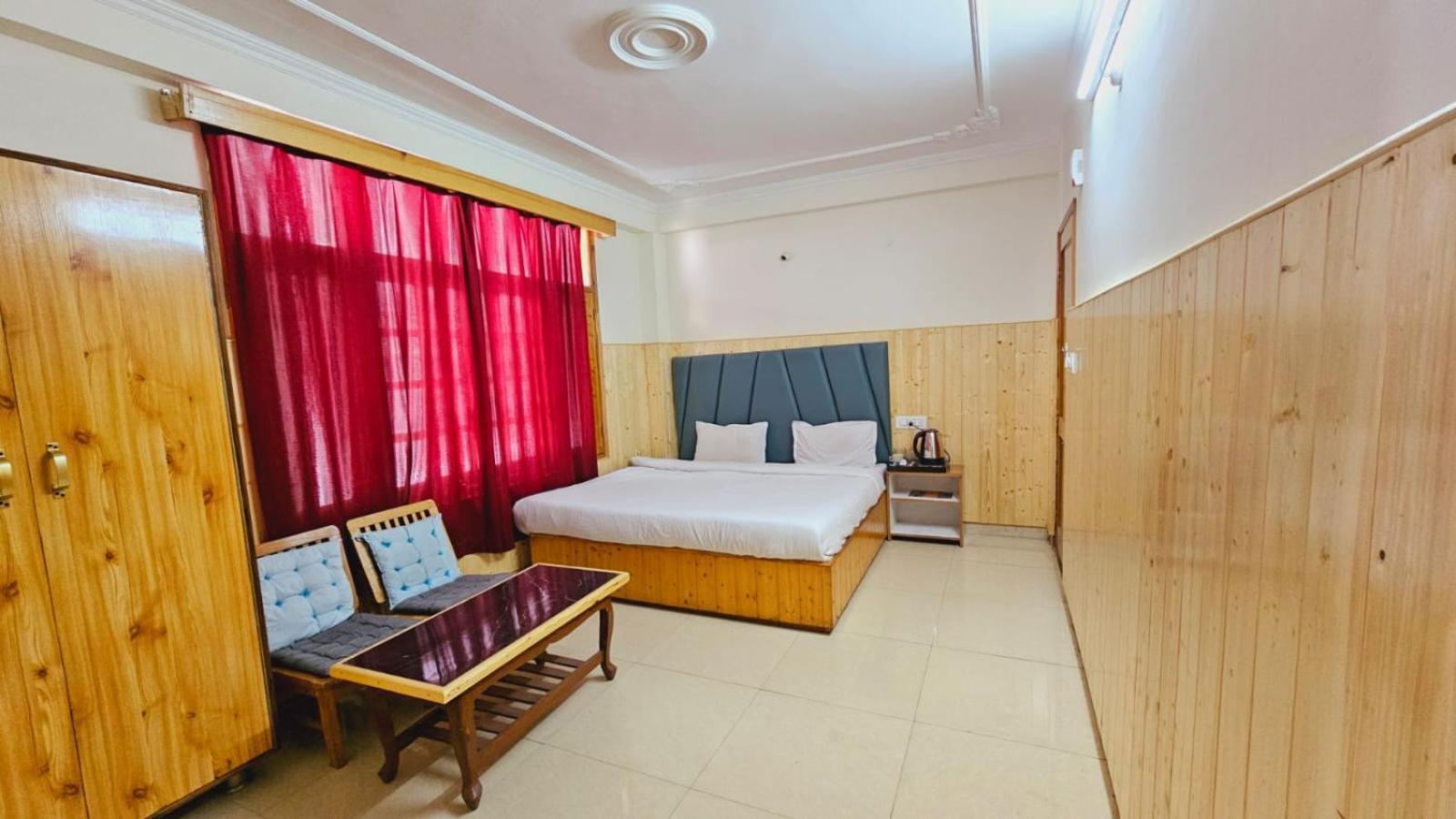 Suraj Retreat Hotel Manali (Himachal Pradesh)