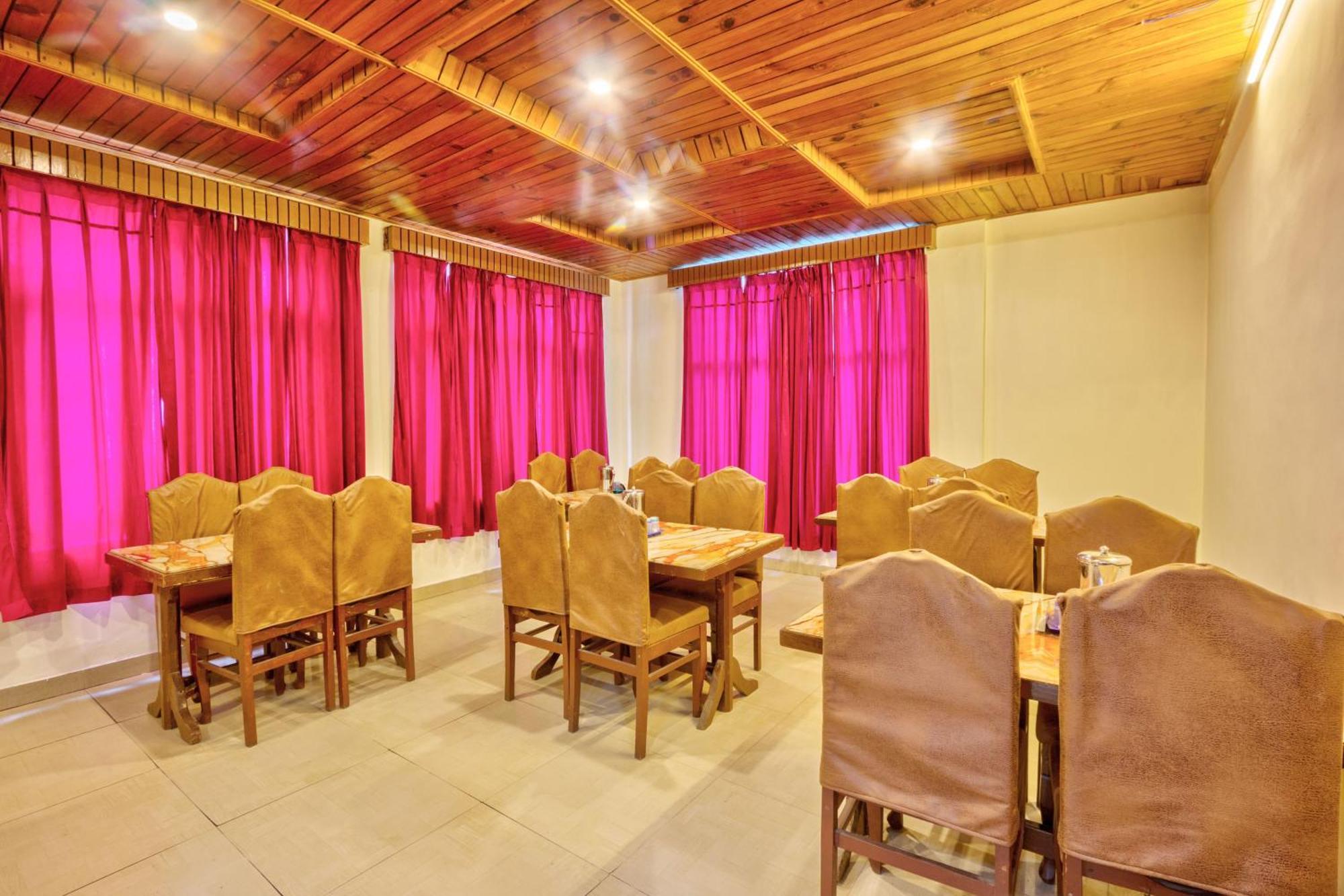 Hotel Royal The Mall Manali (Himachal Pradesh)