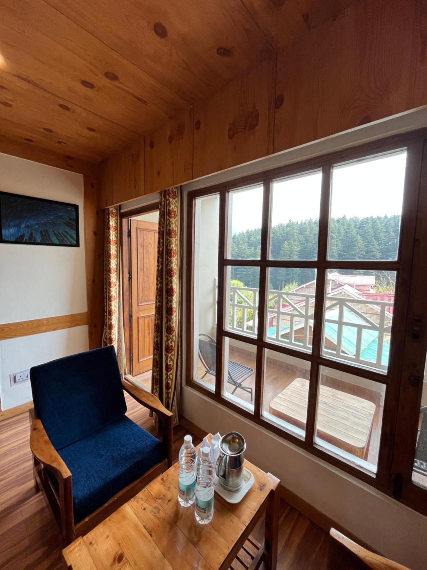 Hotel The Conifer Manali (Himachal Pradesh)