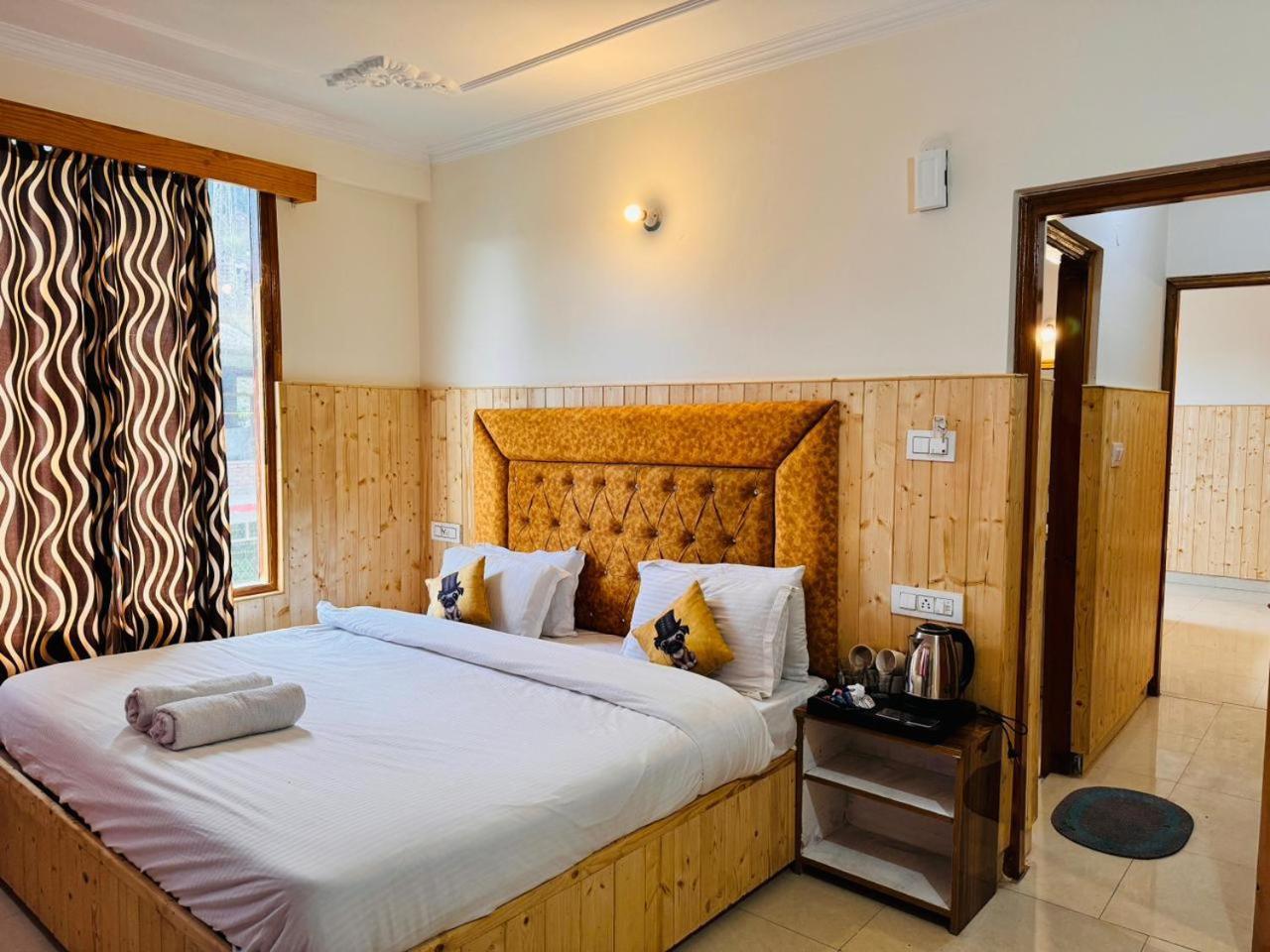 Apartment Suraj - Rooftop Cafe With Hampta View Near Hadimba Temple *