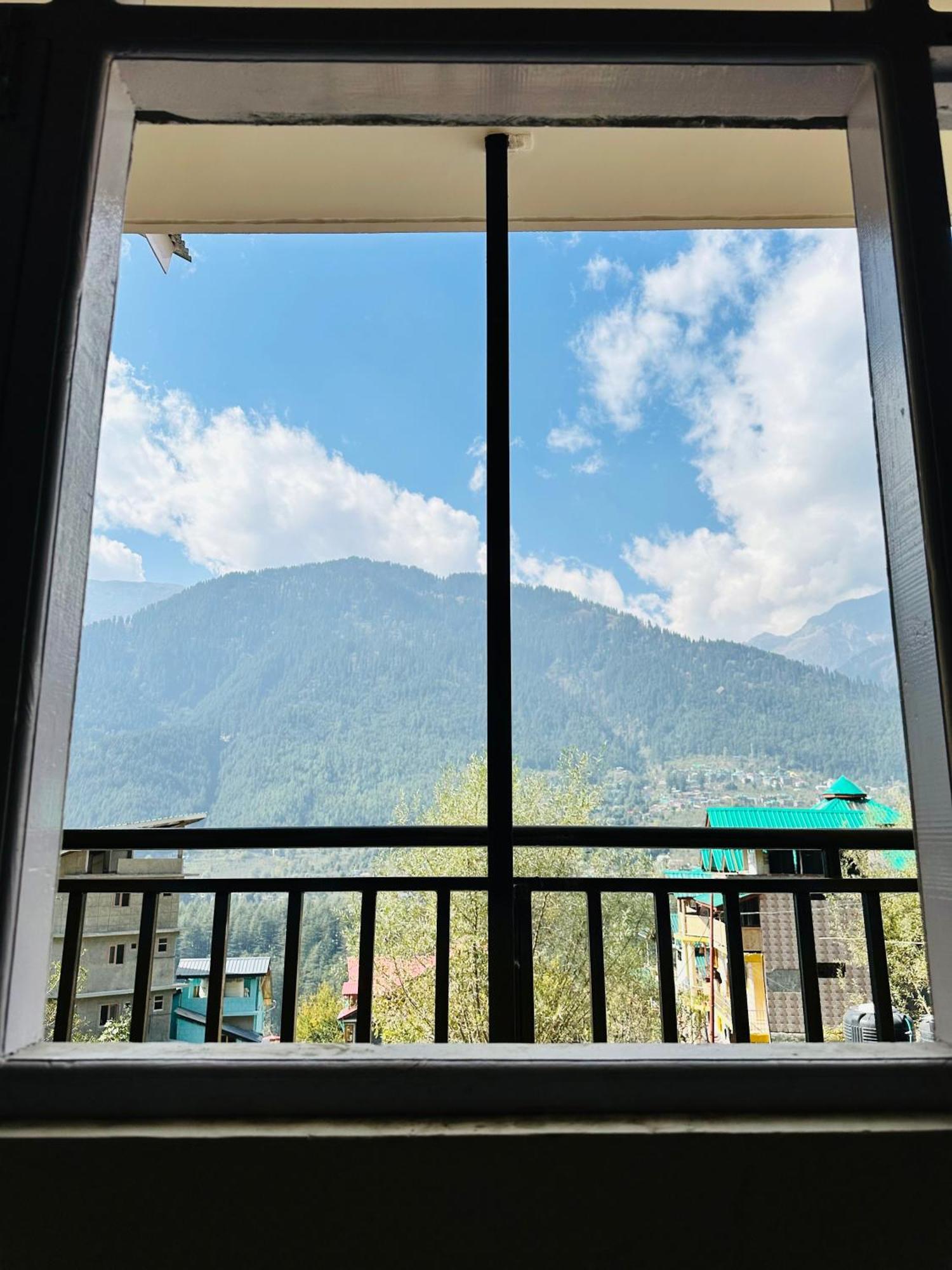 Hostel Old Wandercrew Manali (Himachal Pradesh)