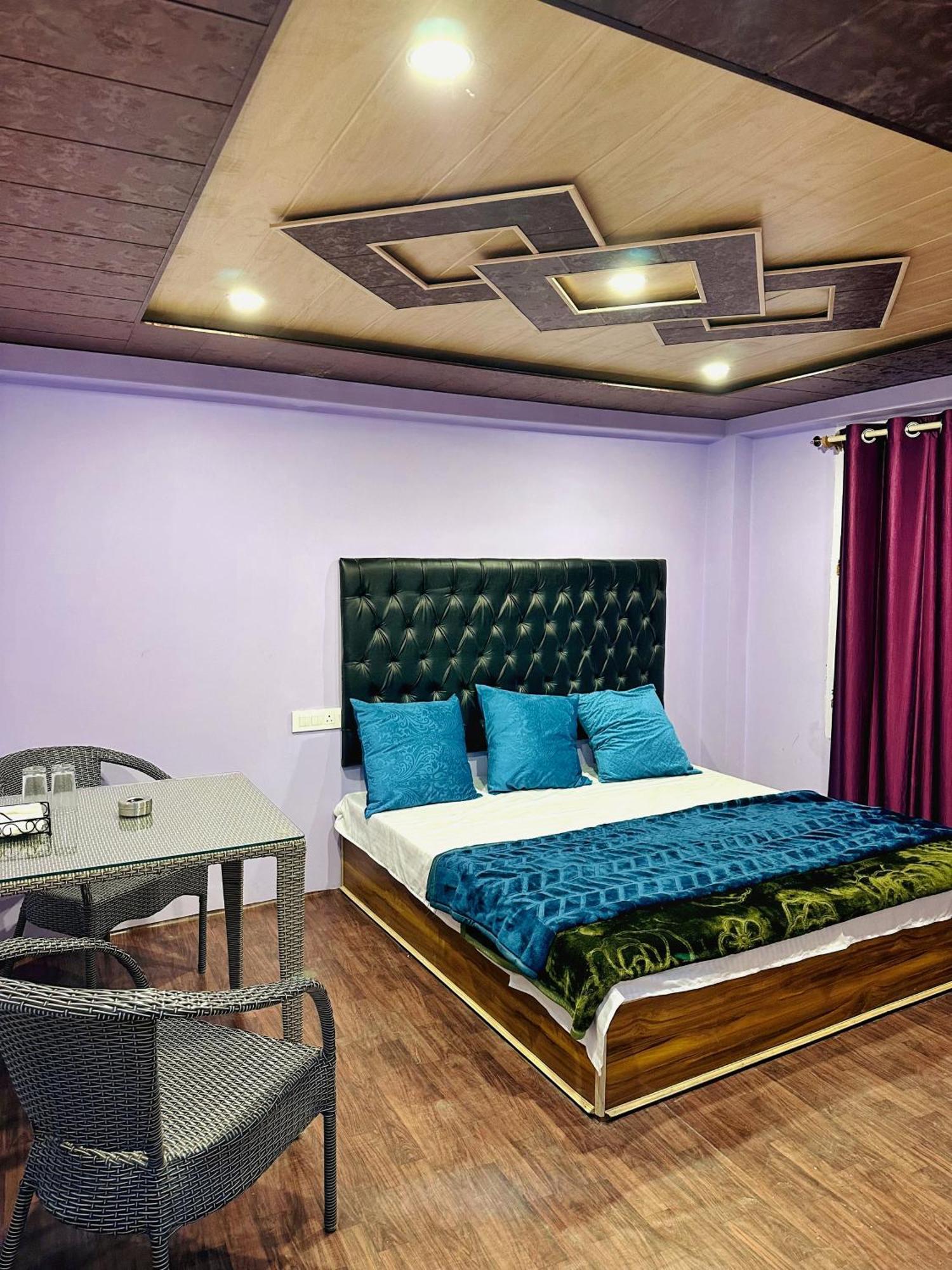 Old Wandercrew Hostel Manali (Himachal Pradesh)