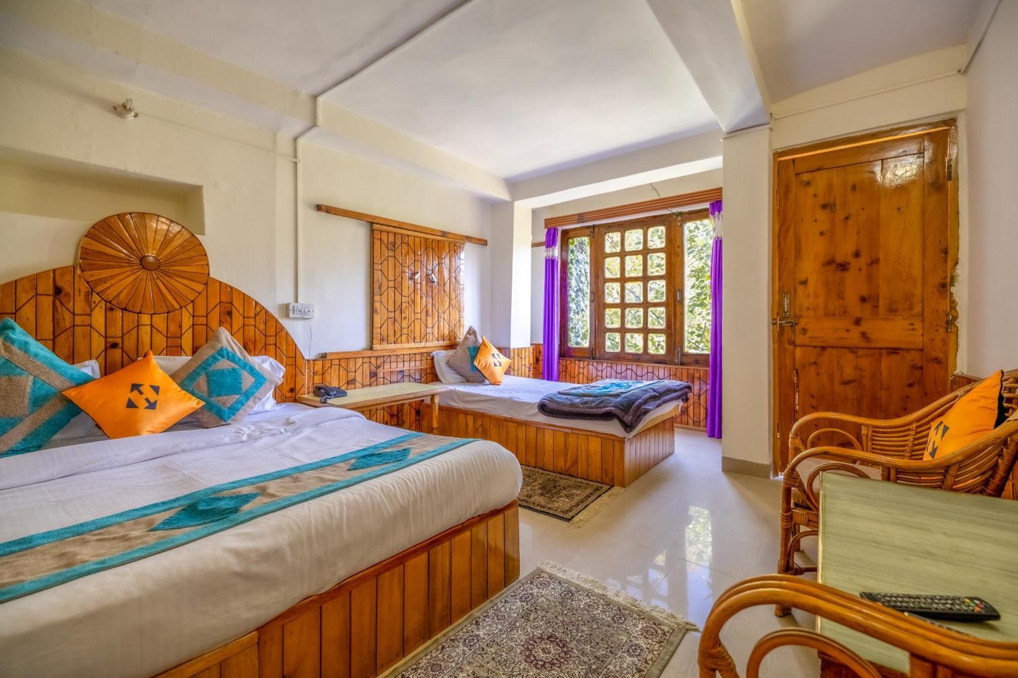 Hide-in Old Hotel Manali (Himachal Pradesh)