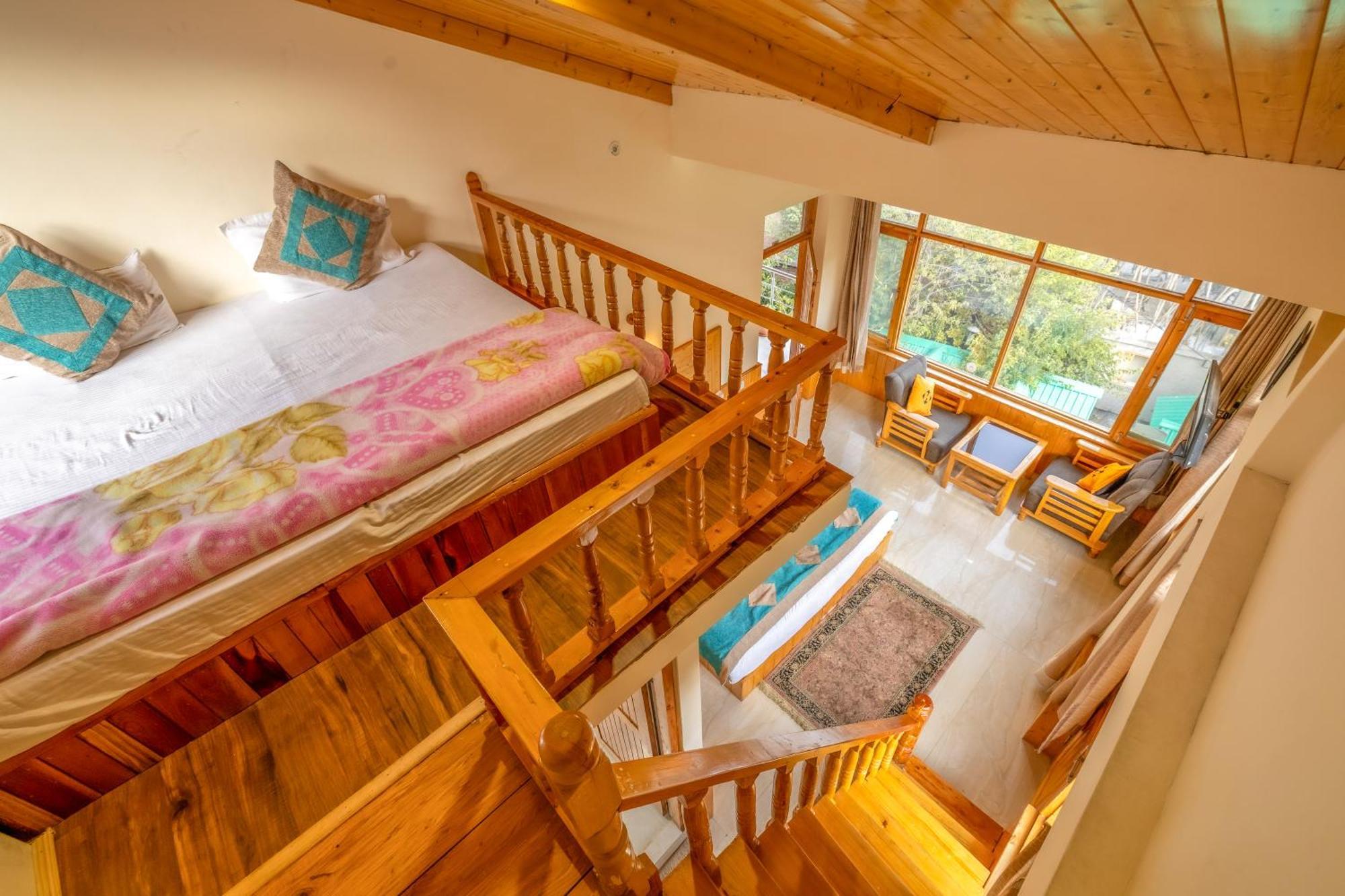 Hide-in Old Hotel Manali (Himachal Pradesh)