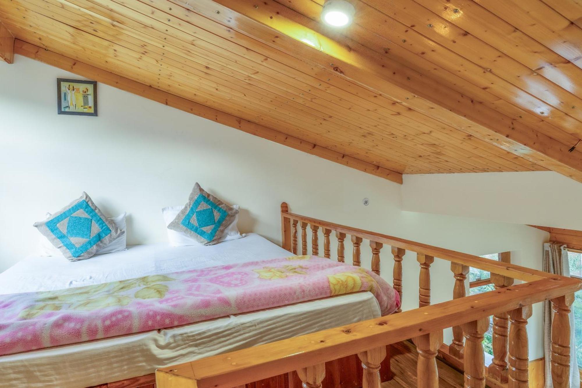 Hide-in Old Hotel Manali (Himachal Pradesh)