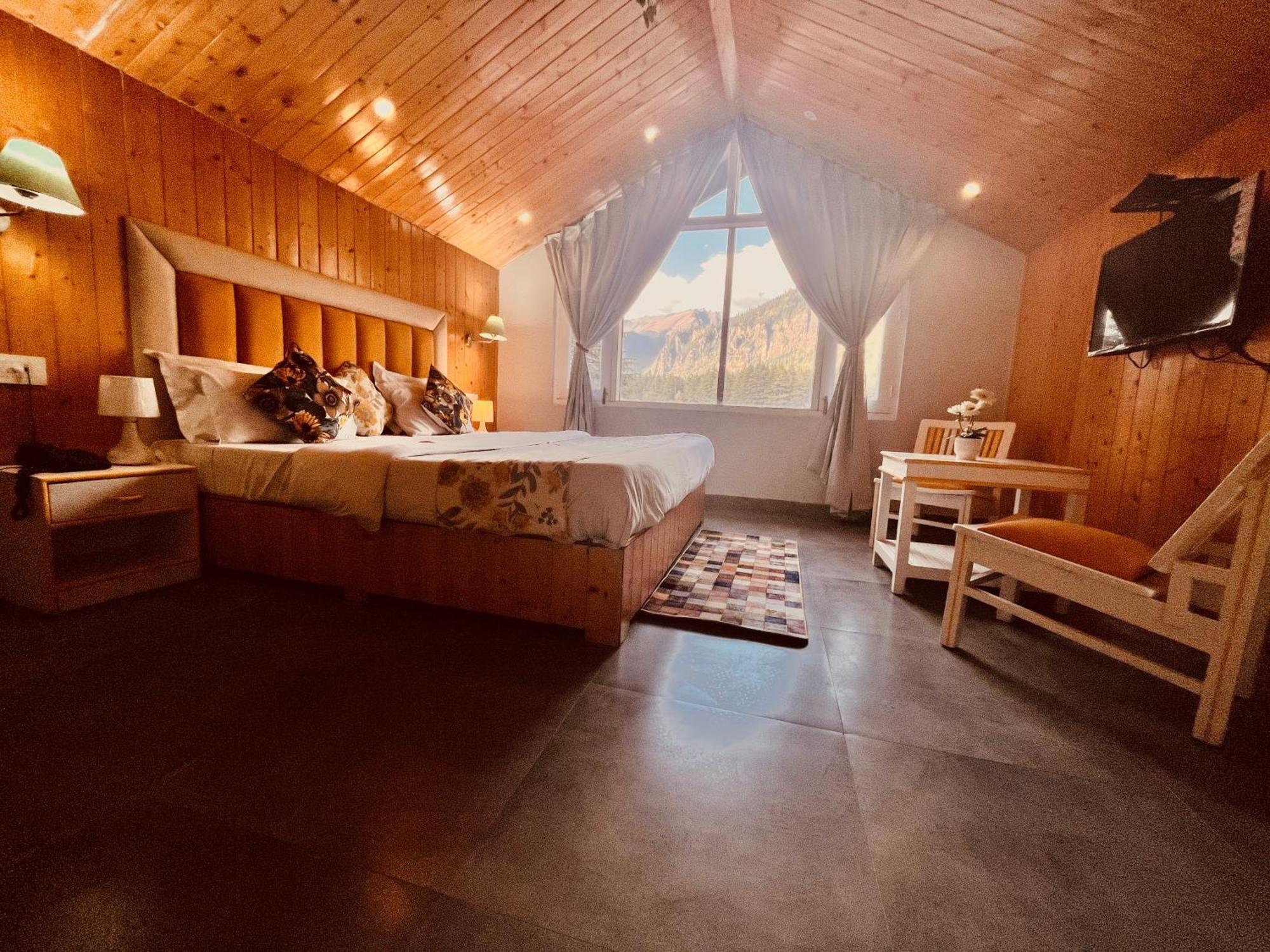 Hadimba Palace - ! The Heart Of Since 1999 ! Big Parking ! Near Mall Road ! Mountain View ! Property Of The Decade ! M 62305-50100 Manali (Himachal Pradesh)