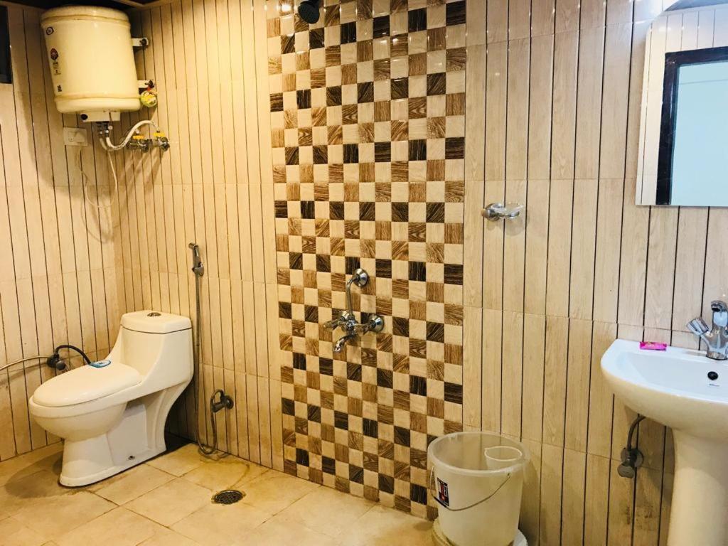 Hotel Hadimba Palace - ! The Heart Of Since 1999 ! Big Parking ! Near Mall Road ! Mountain View ! Property Of The Decade ! M 62305-50100 4*