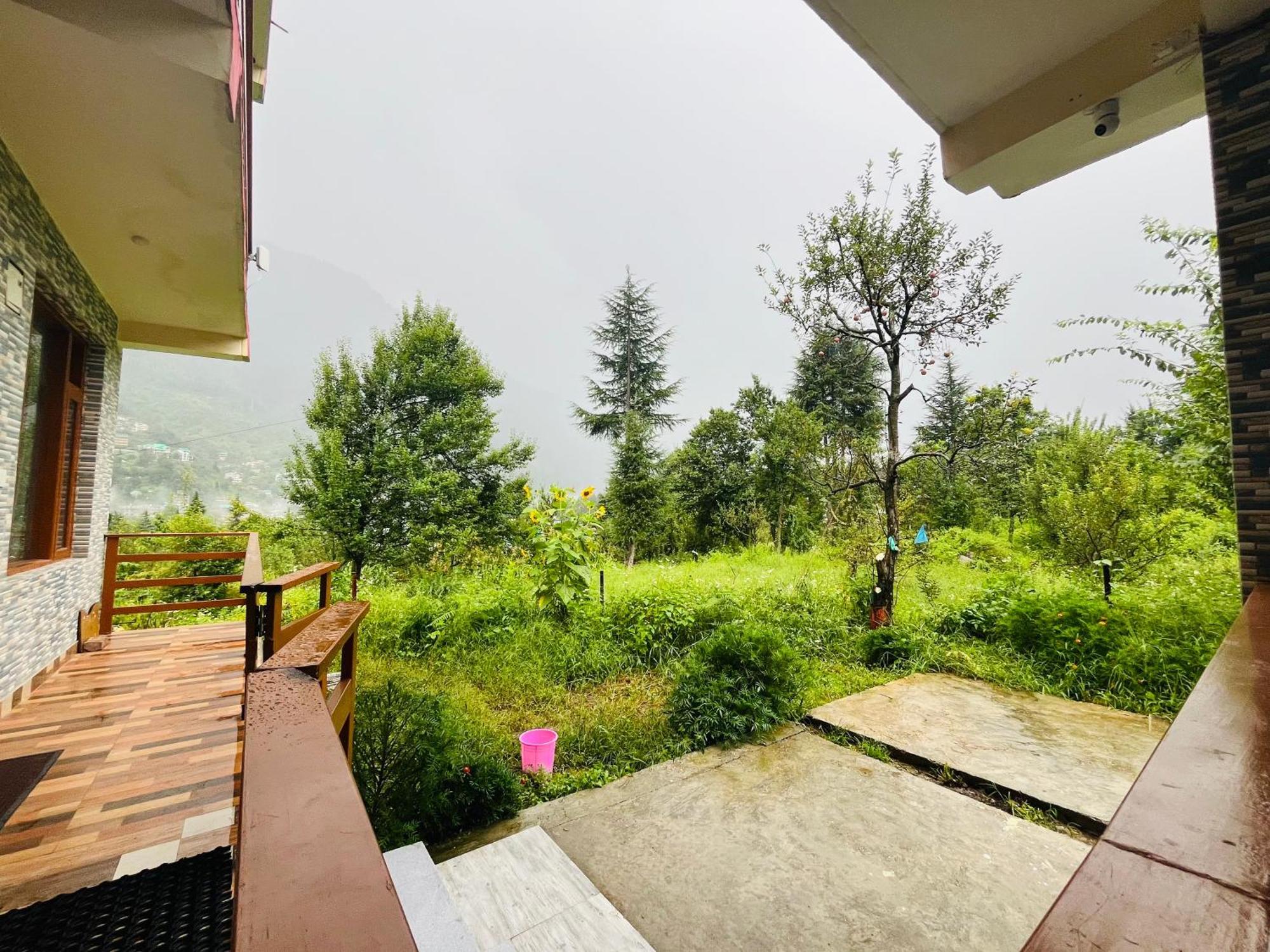 Hotel Old Skool Vibes Manali (Himachal Pradesh)