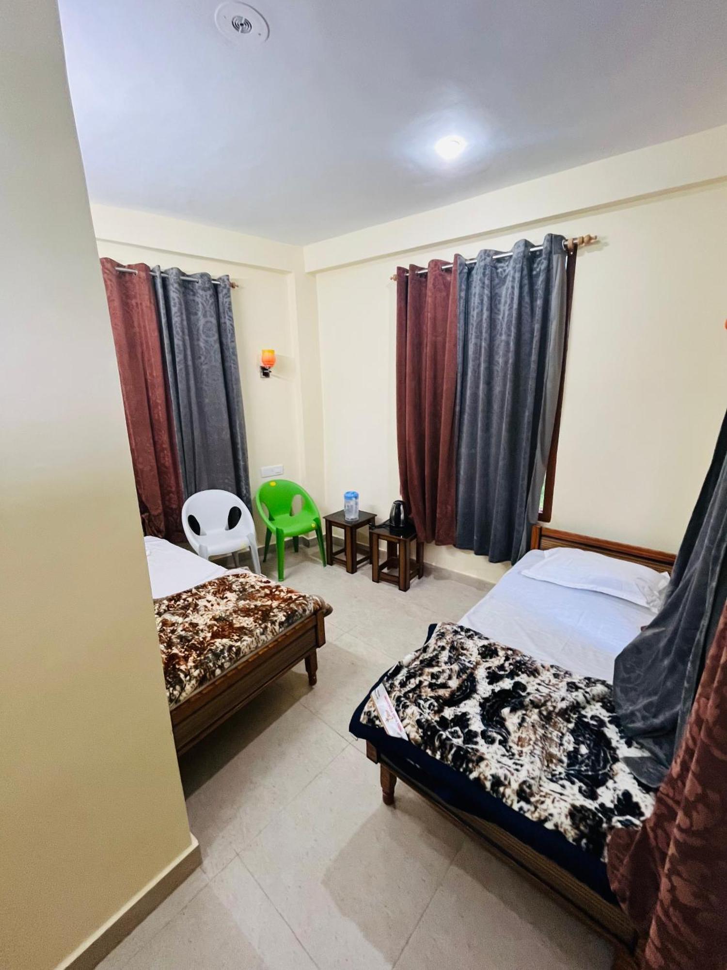 Hotel Old Skool Vibes Manali (Himachal Pradesh)