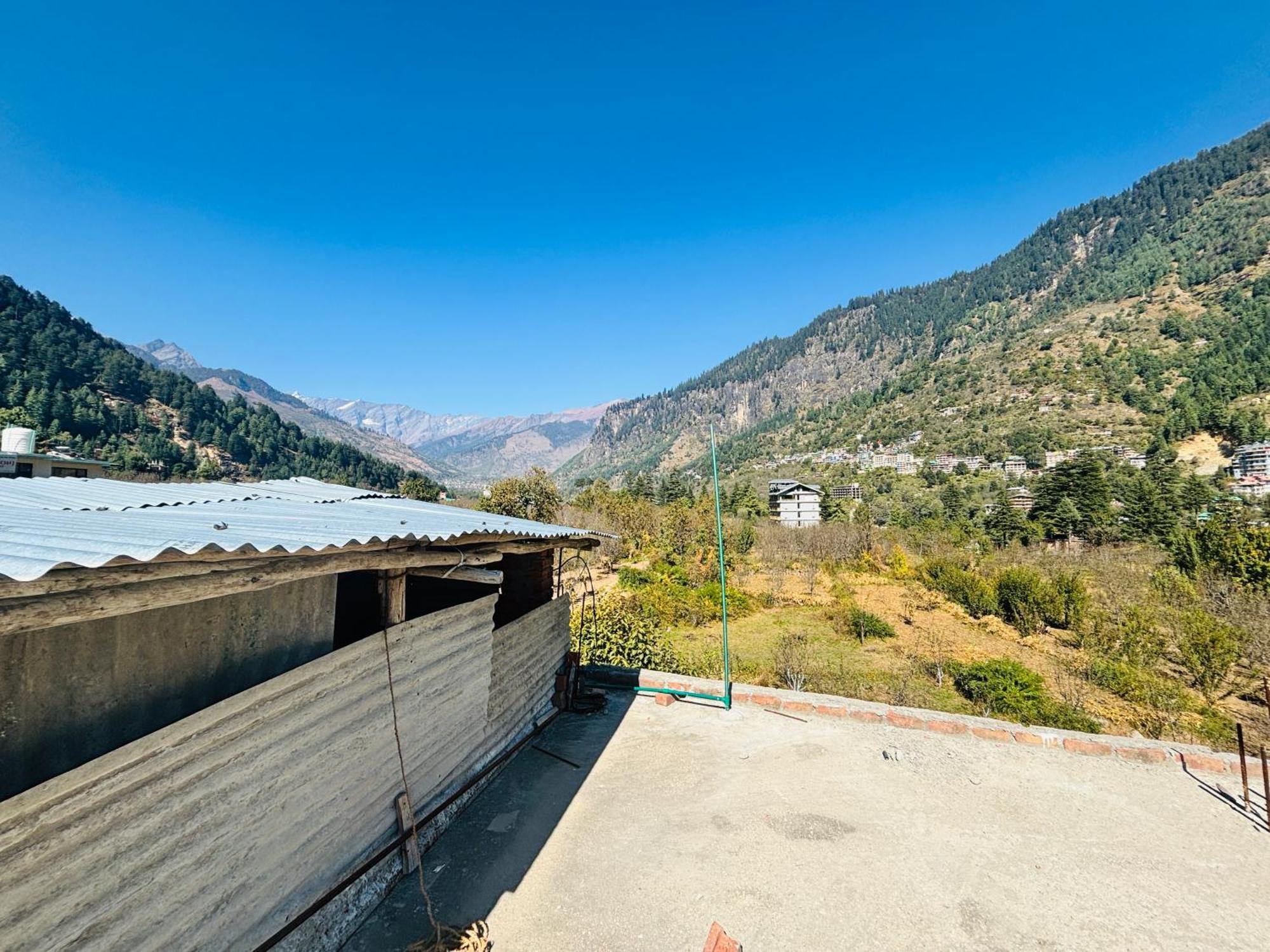 Old Skool Vibes 3* Manali (Himachal Pradesh)