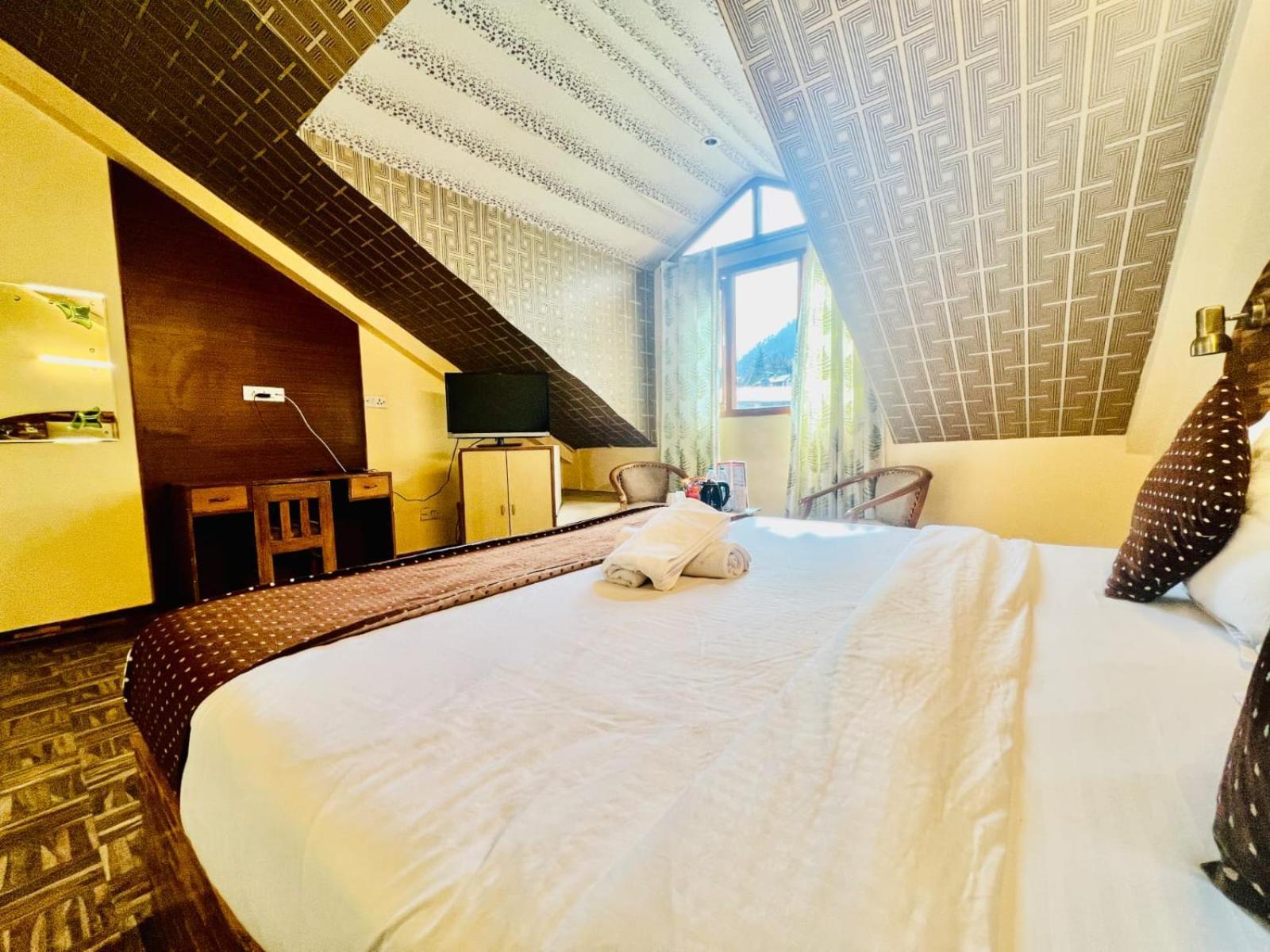 Kalinga Grand - Luxury Comfort !! Travellers Delight !! Budget Friendly !! Prime Location !! Guest Favourite 4*