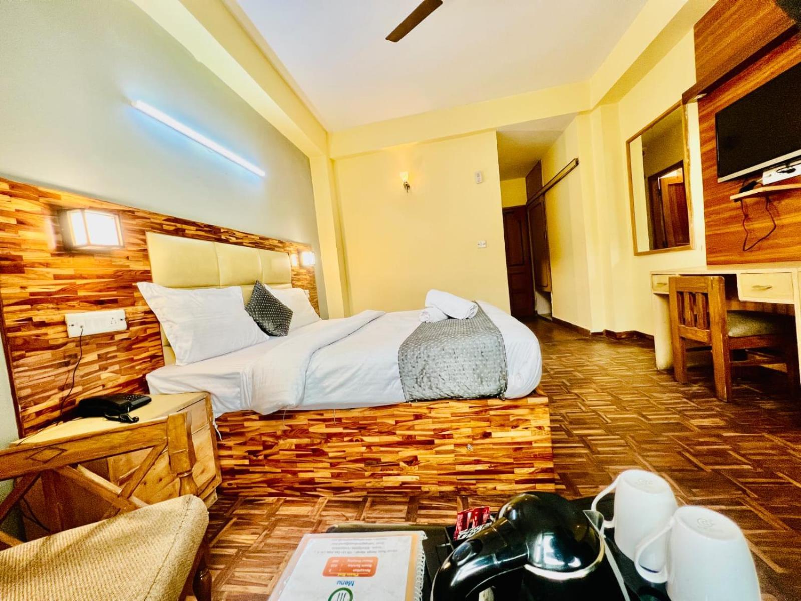 Hotel Kalinga Grand - Luxury Comfort !! Travellers Delight !! Budget Friendly !! Prime Location !! Guest Favourite 4*