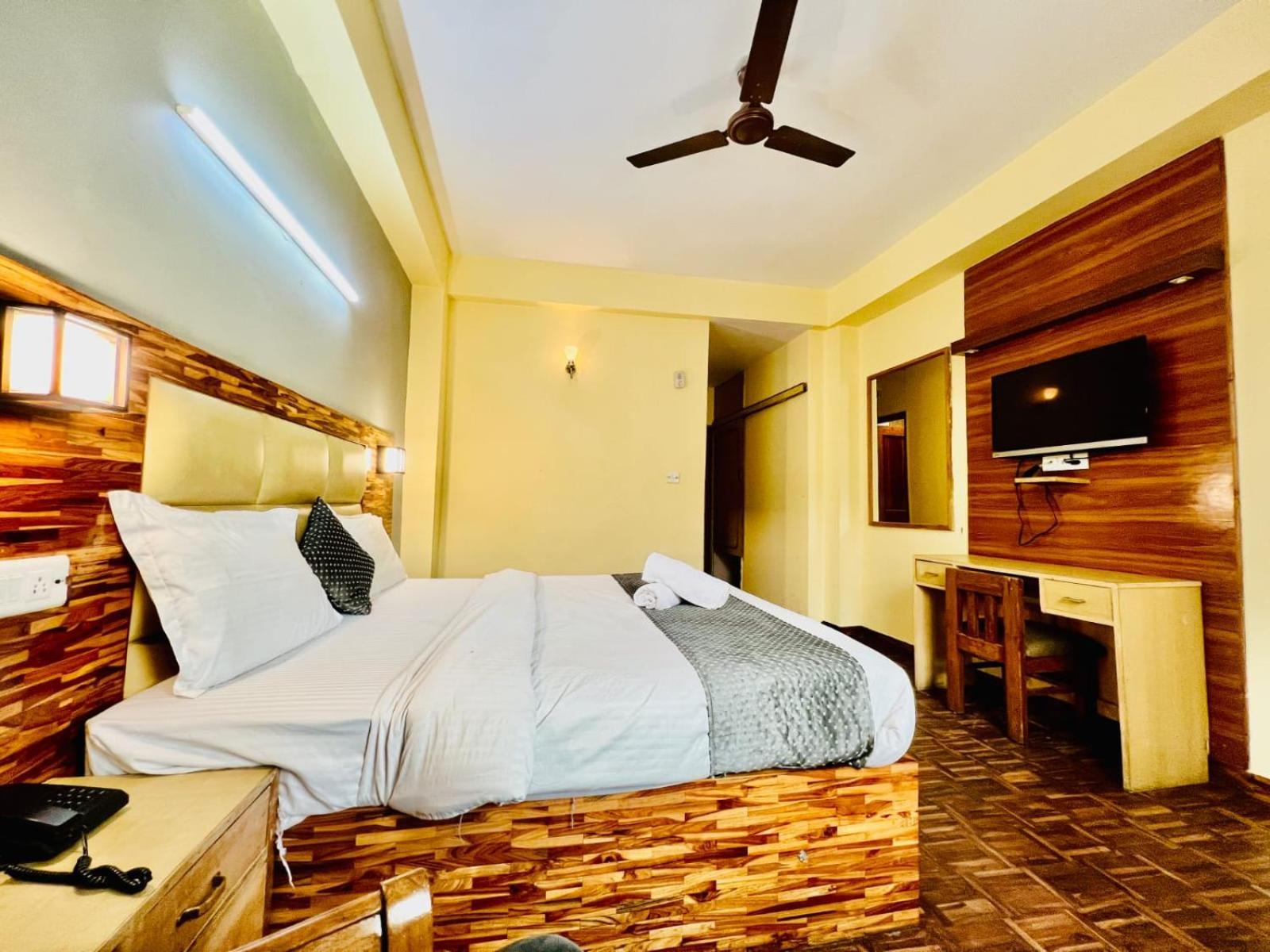 Kalinga Grand - Luxury Comfort !! Travellers Delight !! Budget Friendly !! Prime Location !! Guest Favourite