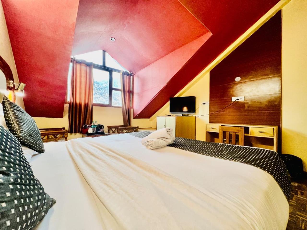 Kalinga Grand - Luxury Comfort !! Travellers Delight !! Budget Friendly !! Prime Location !! Guest Favourite Hotel