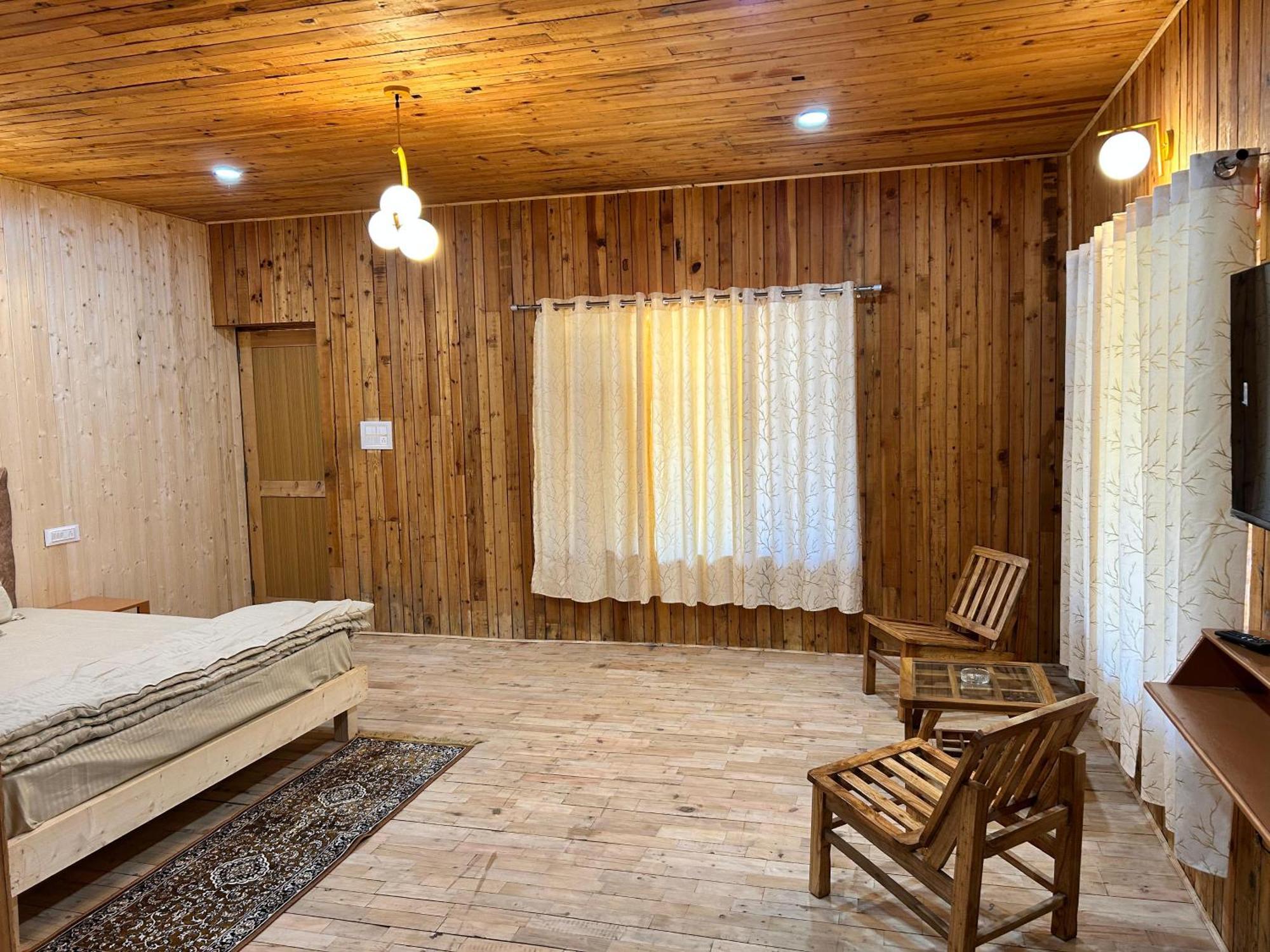 Moonbeam Retreat Manali (Himachal Pradesh)