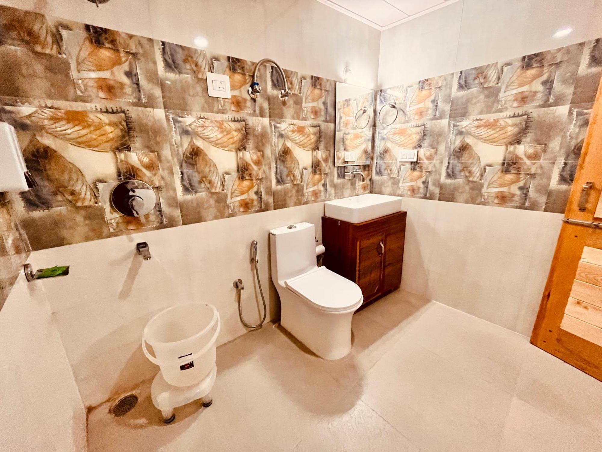 Hotel Himalayan Fort Resort, - ! Riverside Property !! Big Lawn With Bonfire !! Best Selling !! Scenic River & Mountais View !! Big Parking !! Luxury Balcony !! Playing Zone !! Property Of The Year ! M 98160-43600