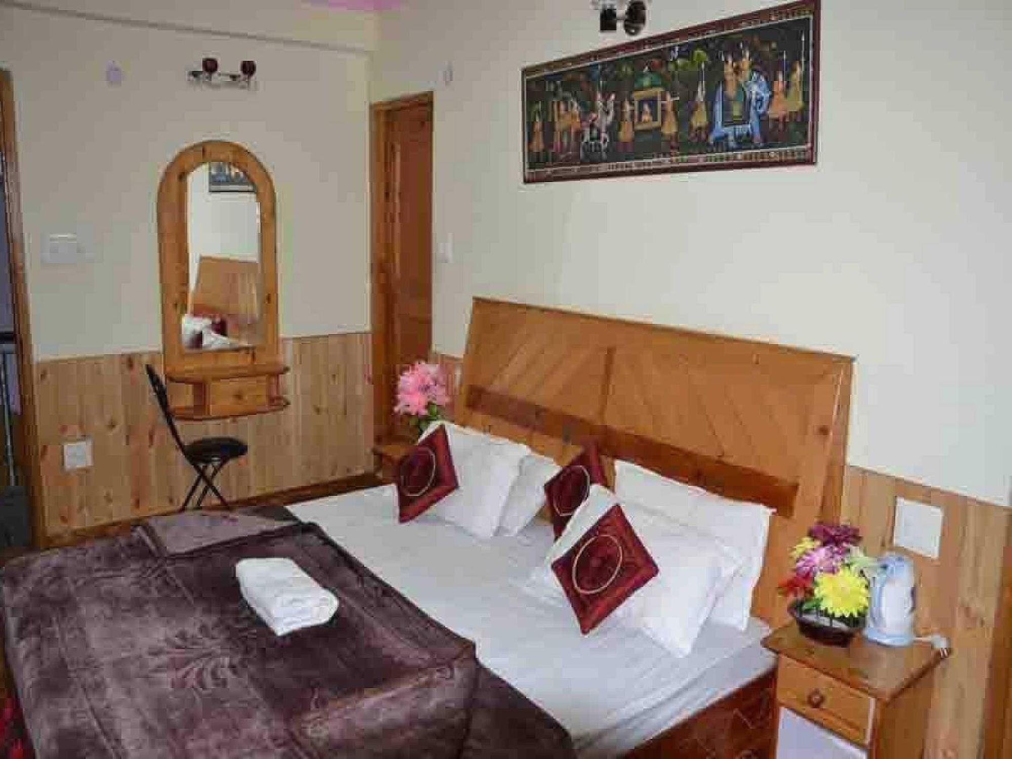 Hotel O Antriksh Manali (Himachal Pradesh)