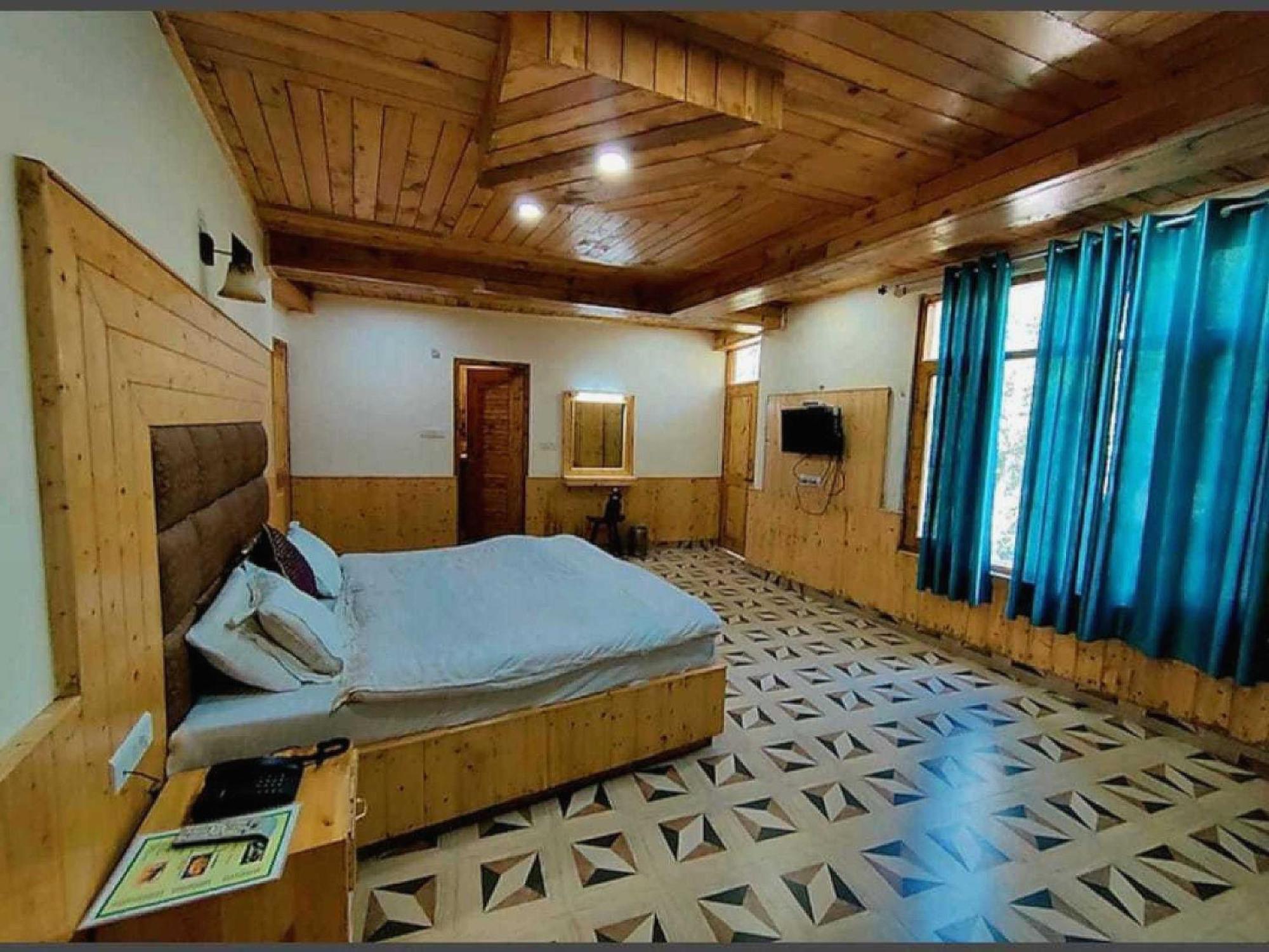 Hotel O Antriksh 3*