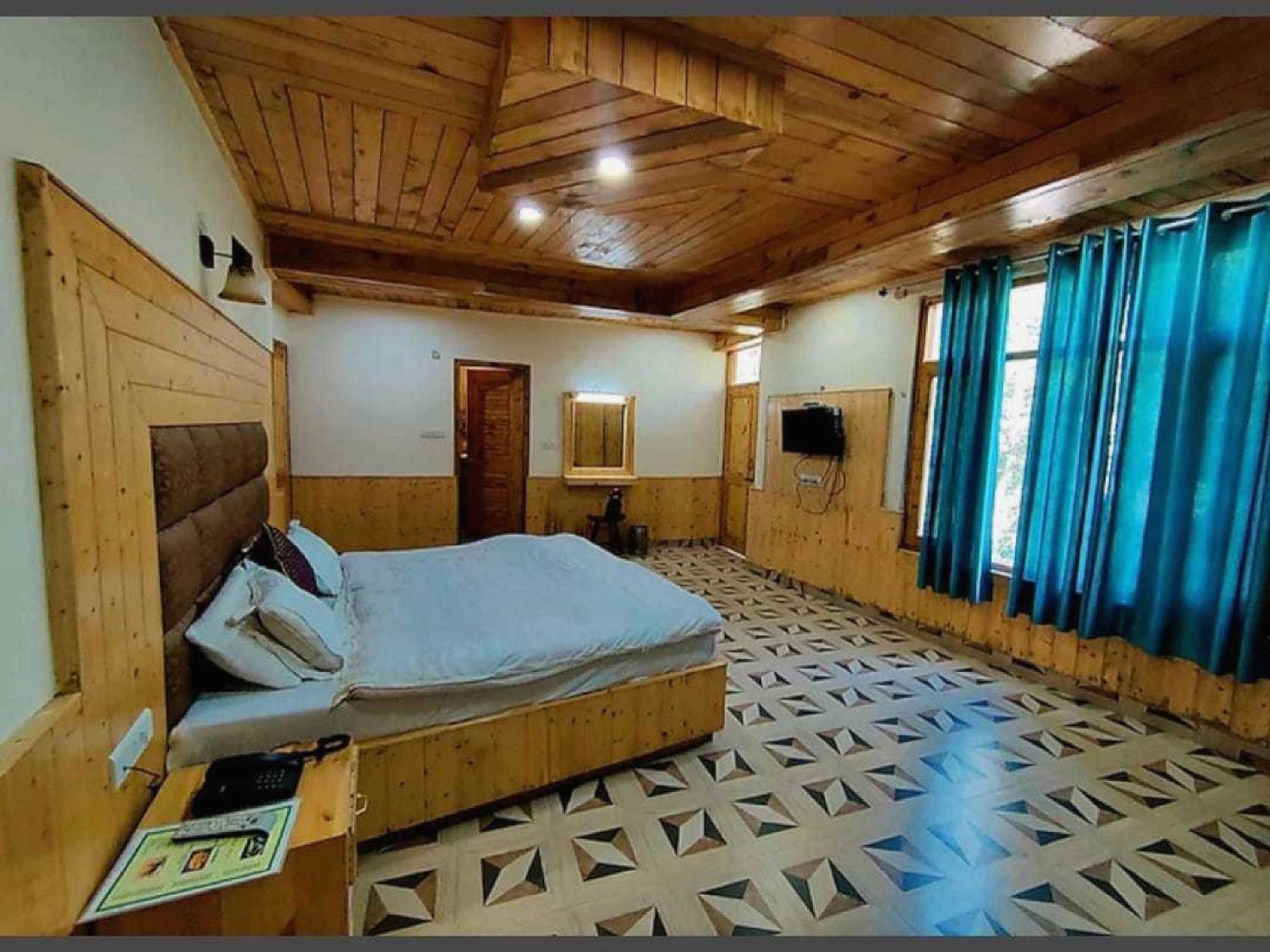 Hotel O Antriksh 3*