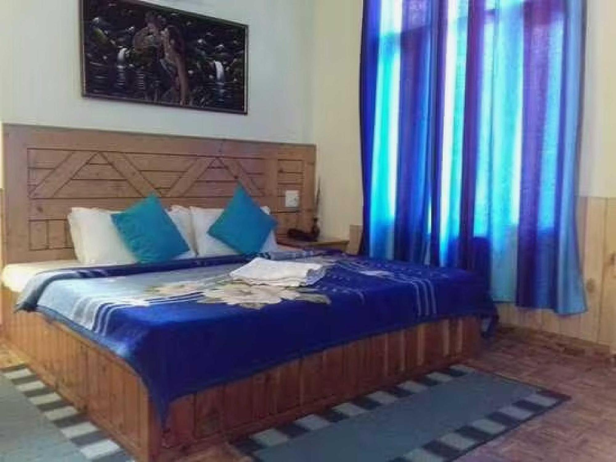 O Antriksh Hotel