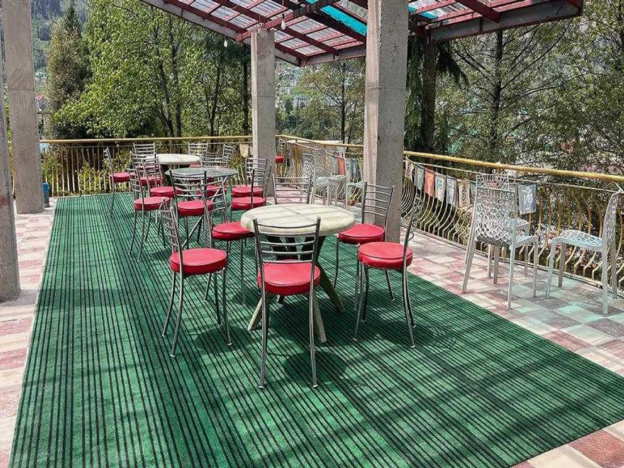 O Antriksh Hotel 3*