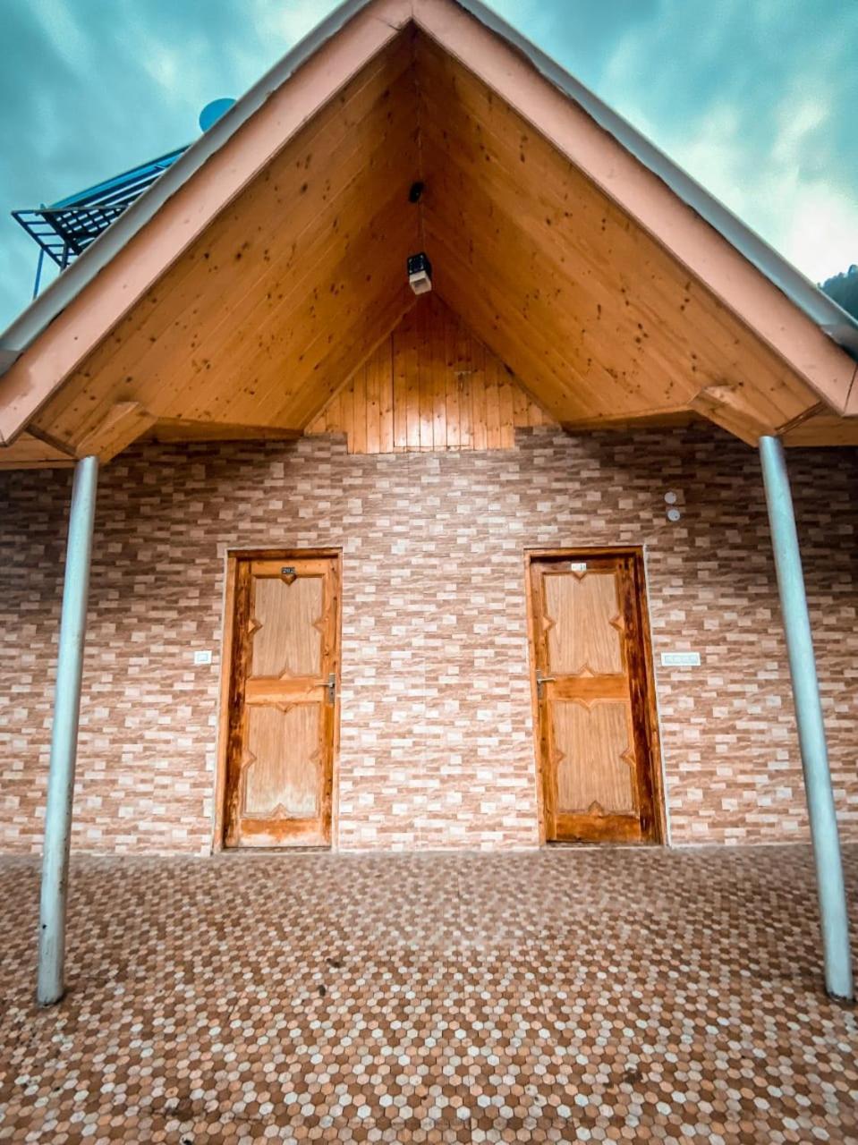 The Waterfall Cottage, In Class * Manali (Himachal Pradesh)
