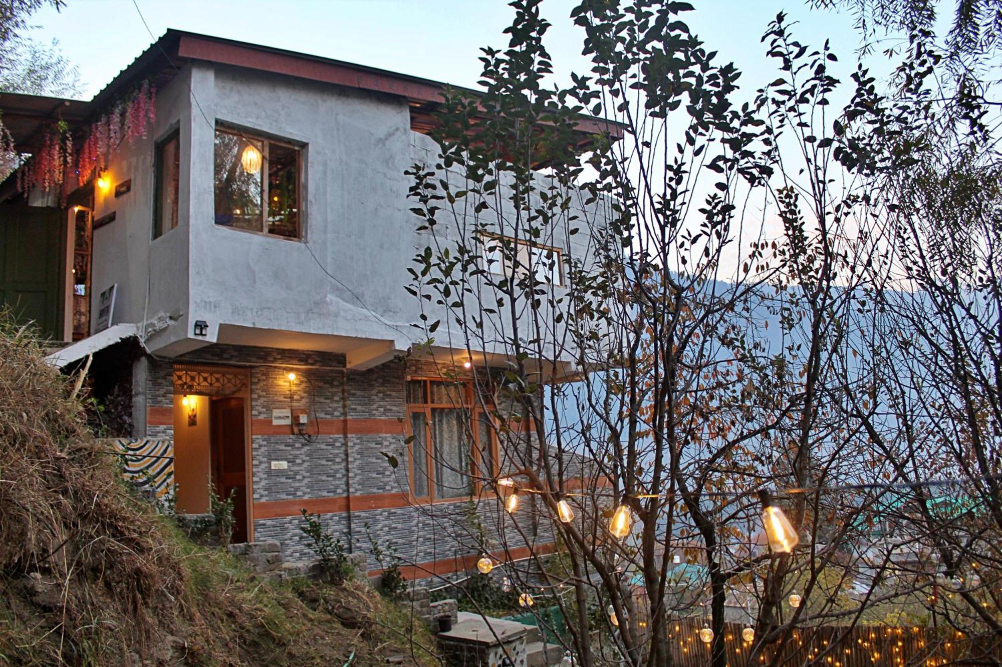 Bed & Breakfast Bayith Cafe And *