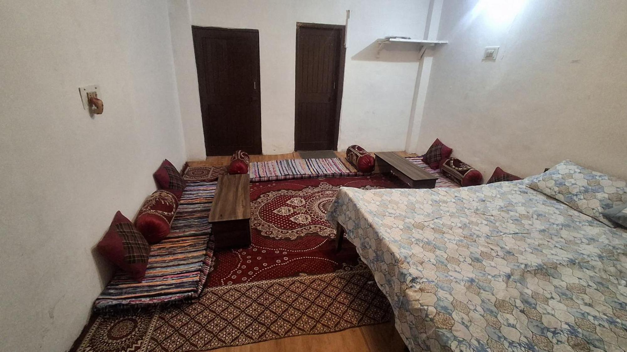 Sky Mountains Cozy Bed & Breakfast Manali (Himachal Pradesh)