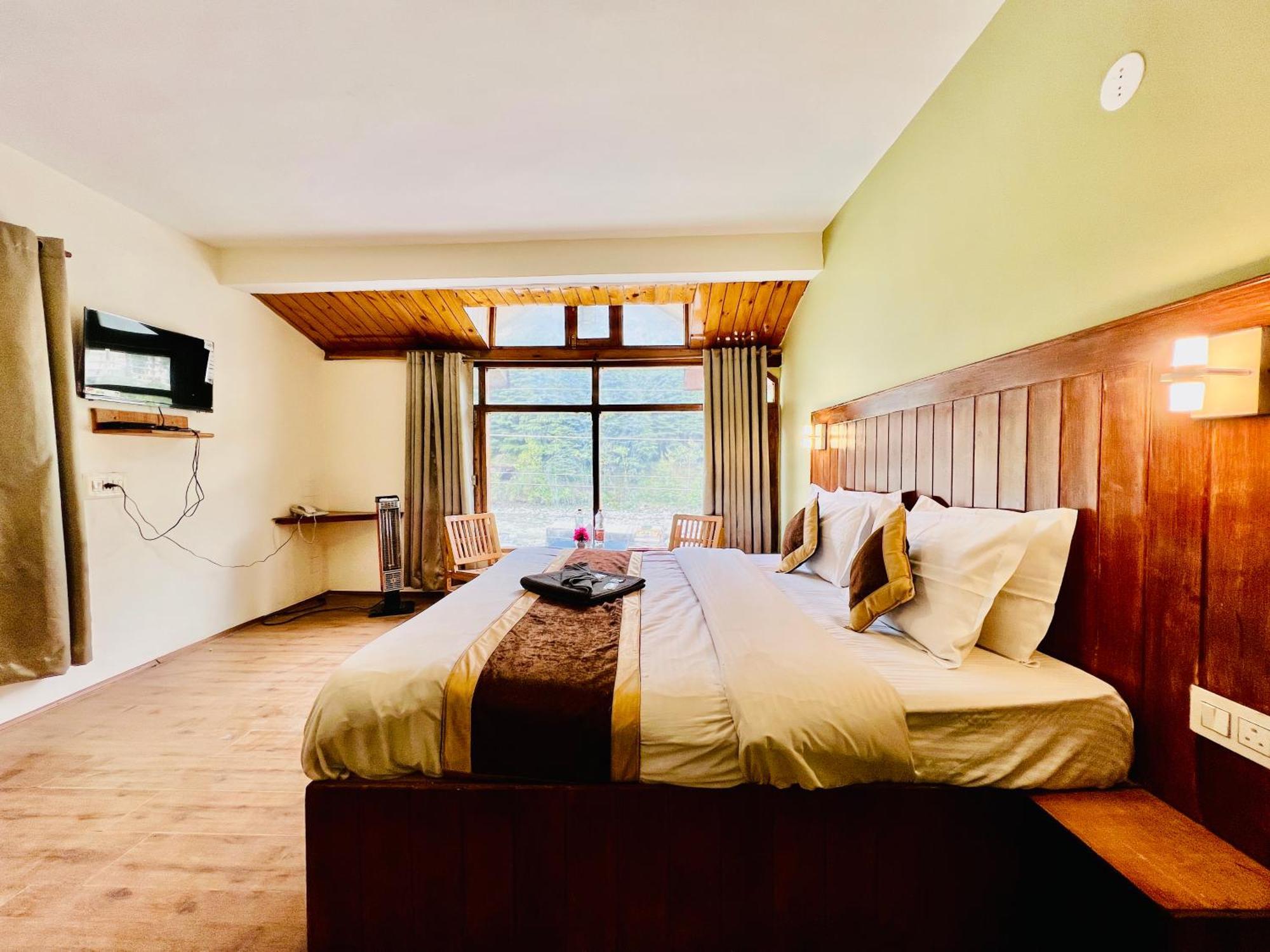 Hotel The Sliver Land # Mountain View # River View # Near Volvo Bus Stand # Family # Open Terrace
