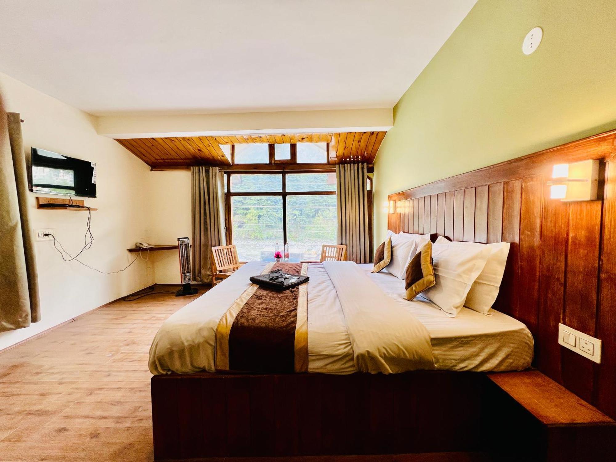 The Sliver Land # Mountain View # River View # Near Volvo Bus Stand # Family # Open Terrace Hotel Manali (Himachal Pradesh)