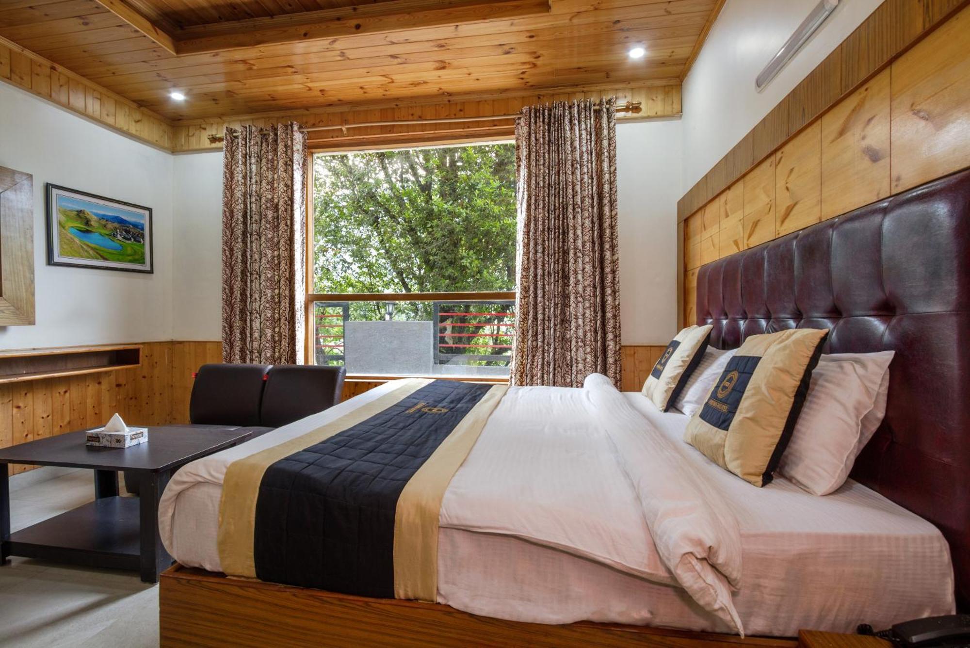 Hotel Cherry Manali (Himachal Pradesh)