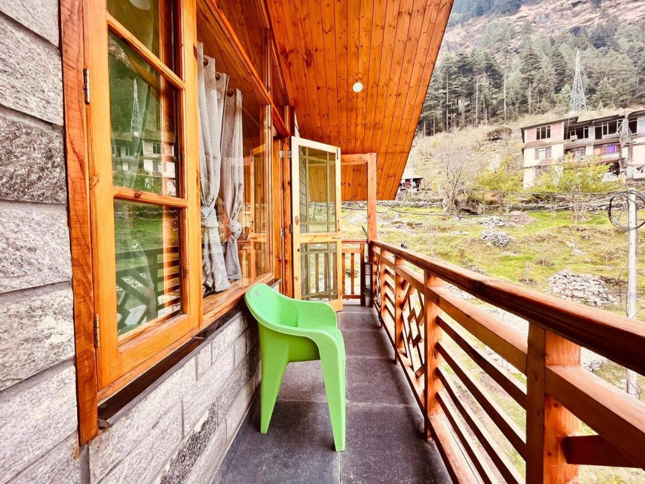 Hotel The Rohtang Chalet