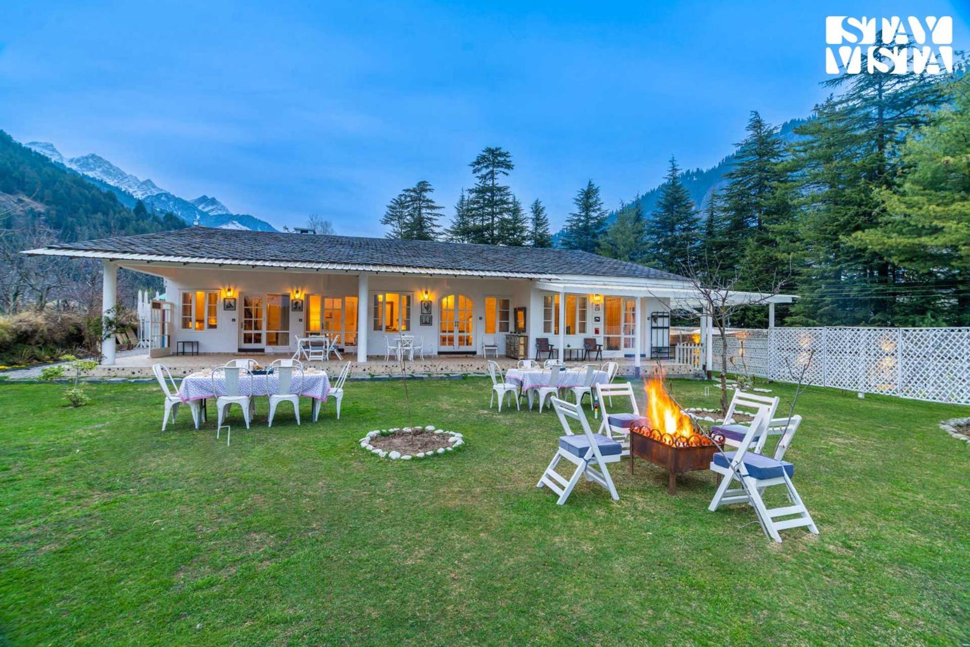 Villa Stayvista At Ekaa House With Bbq, Bonfire, Wifi, Lawn & Pet Friendly *