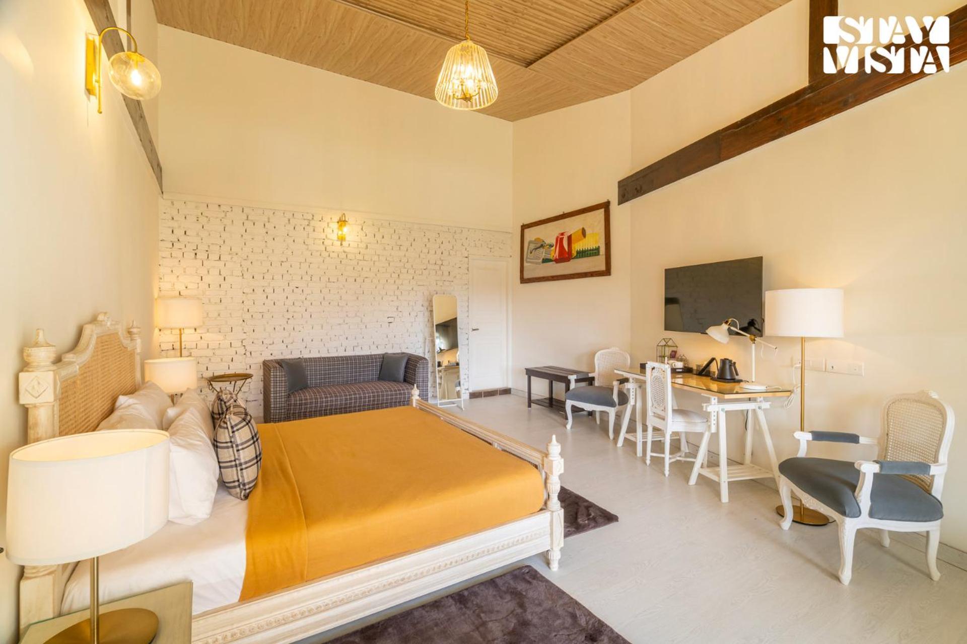 Stayvista At Ekaa House With Bbq, Bonfire, Wifi, Lawn & Pet Friendly *