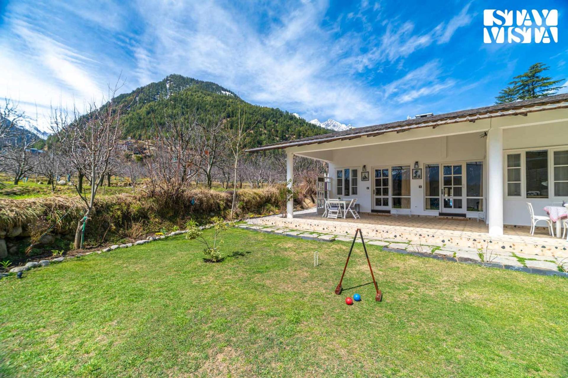 Stayvista At Ekaa House With Bbq, Bonfire, Wifi, Lawn & Pet Friendly Villa