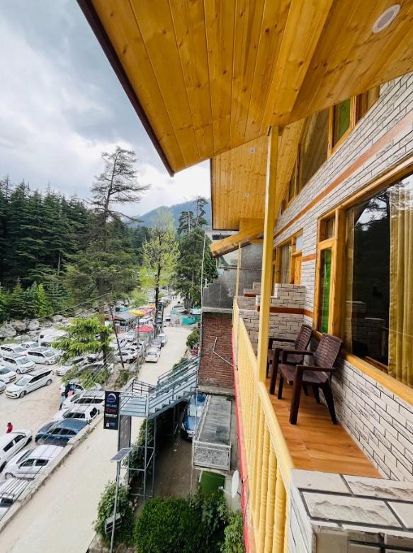 Hotel The Massif Manali (Himachal Pradesh)