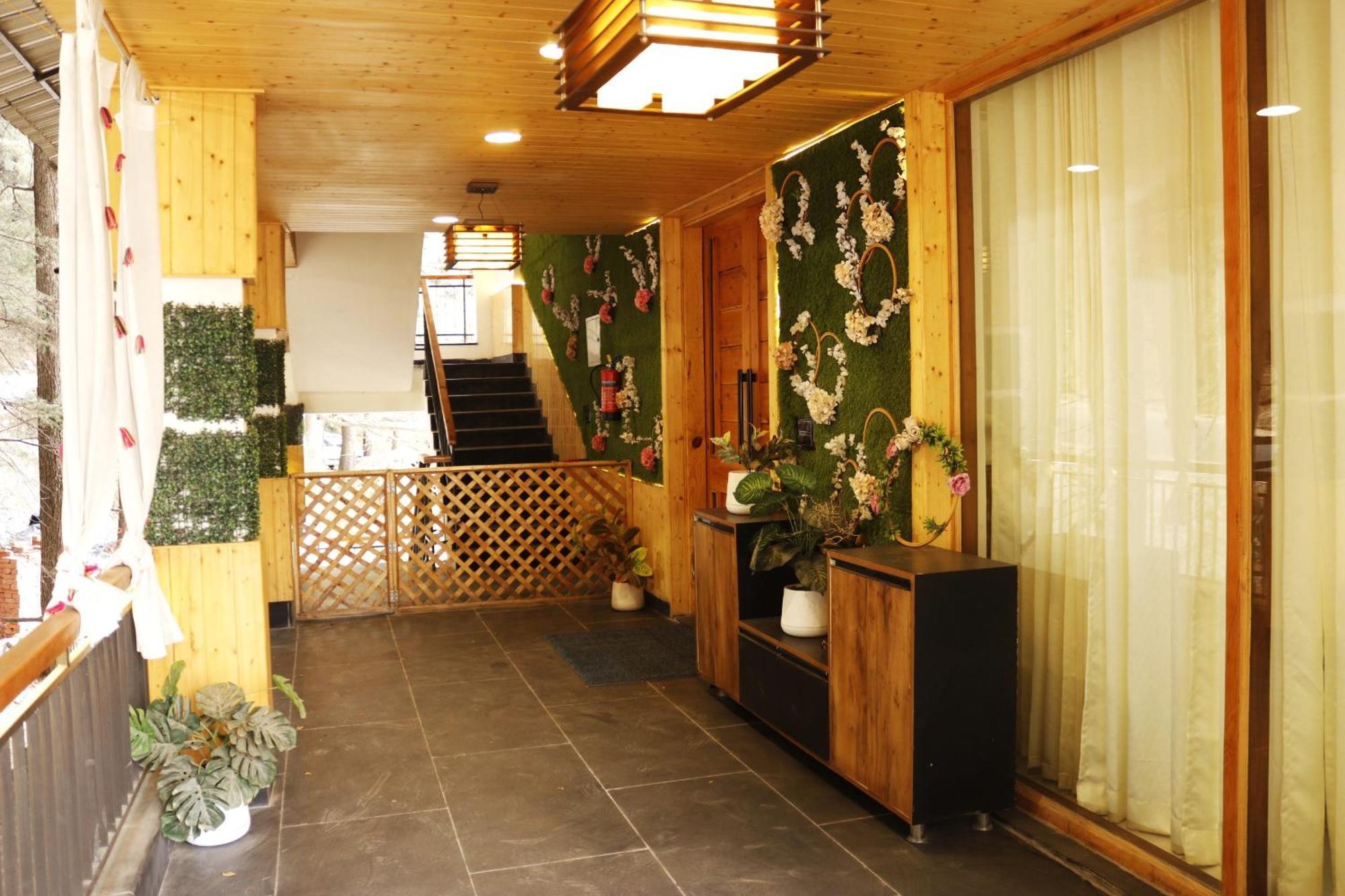 Majestic Cedar Apartment